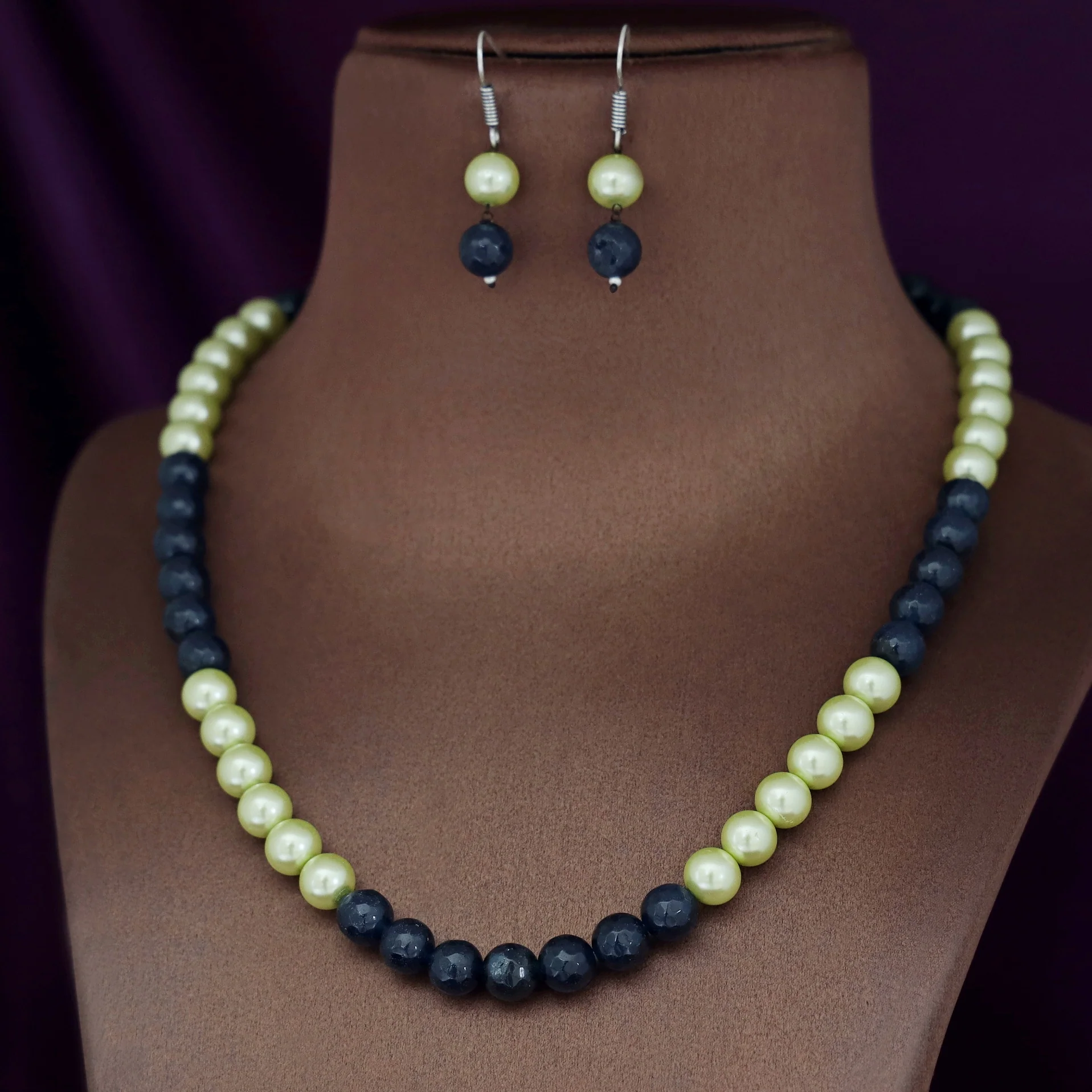 Orbia Pearl Single Layer Neckpiece With Earring - Image 3