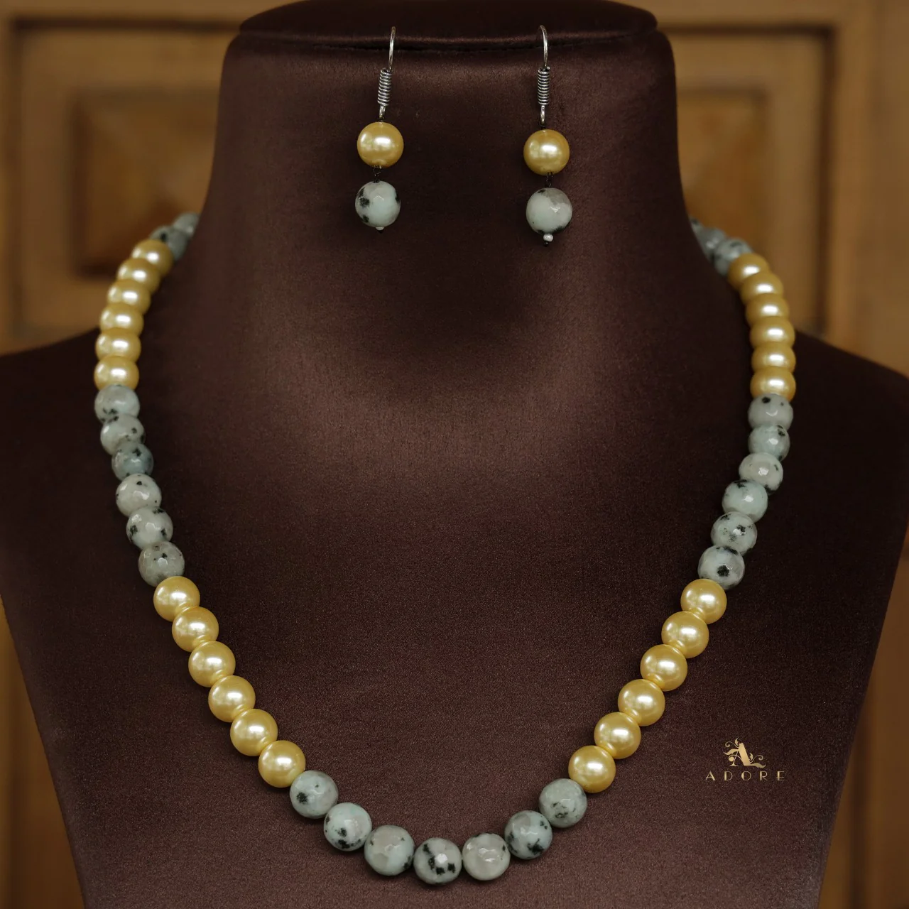 Orbia Pearl Single Layer Neckpiece With Earring - Image 6