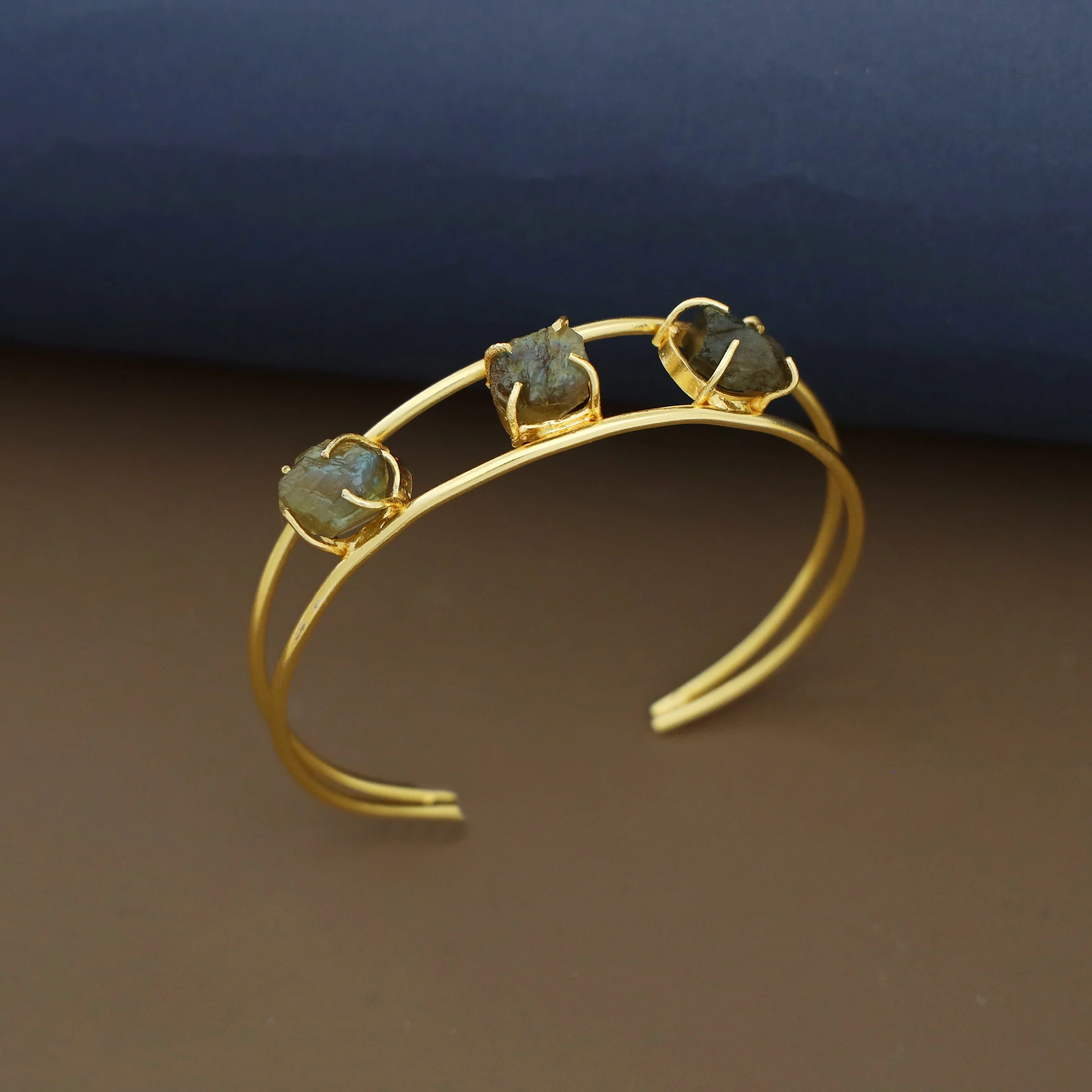 Mawar Tri Raw Stone Claw Bangle - Image 10