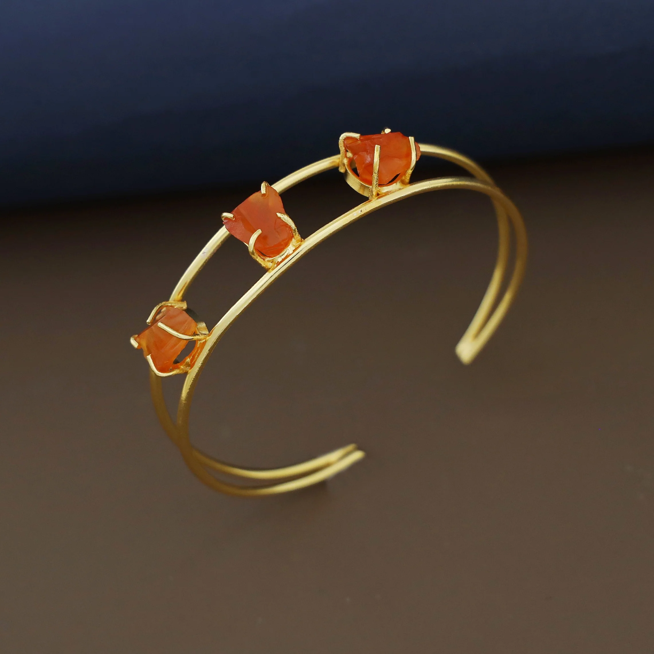 Mawar Tri Raw Stone Claw Bangle - Image 2
