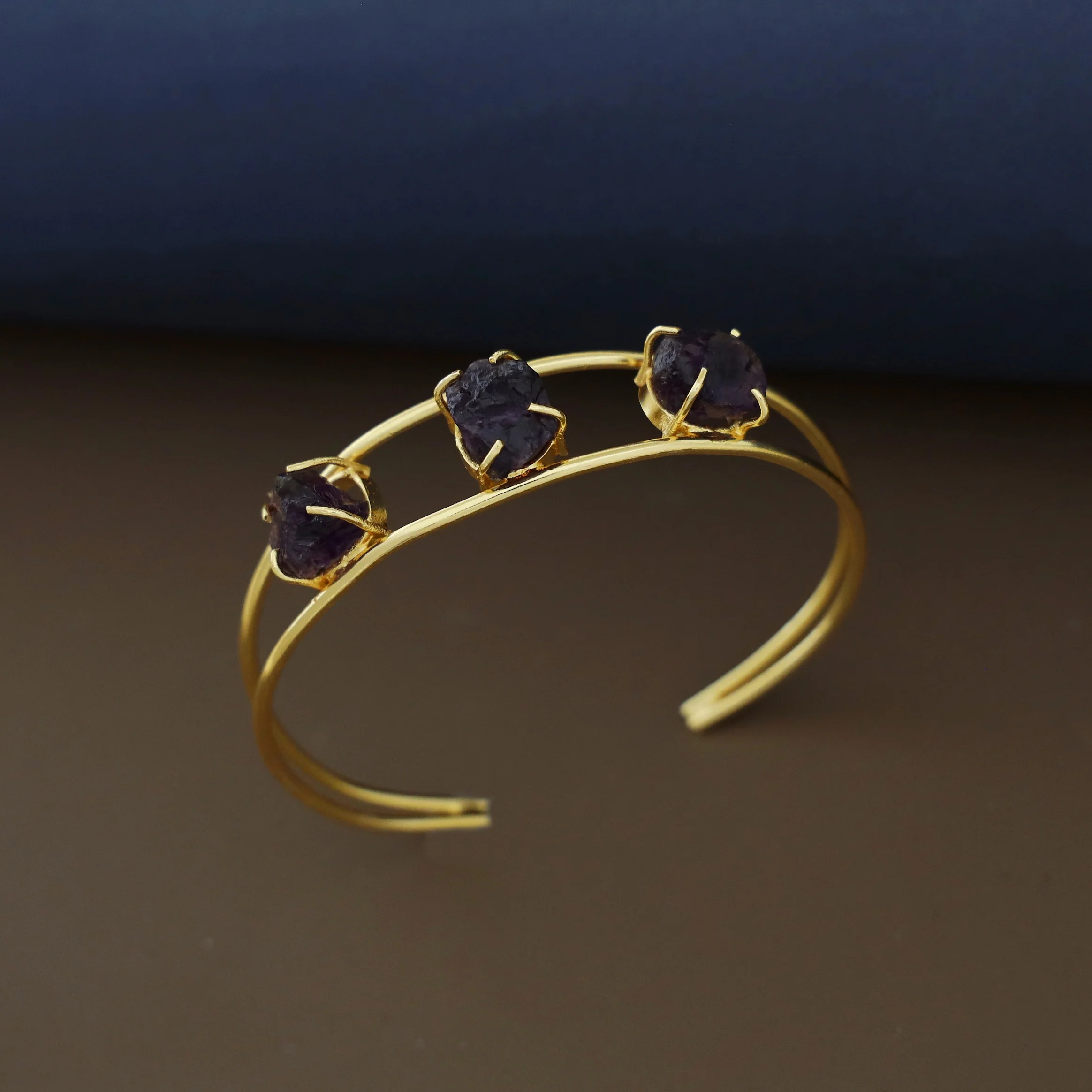 Mawar Tri Raw Stone Claw Bangle - Image 4