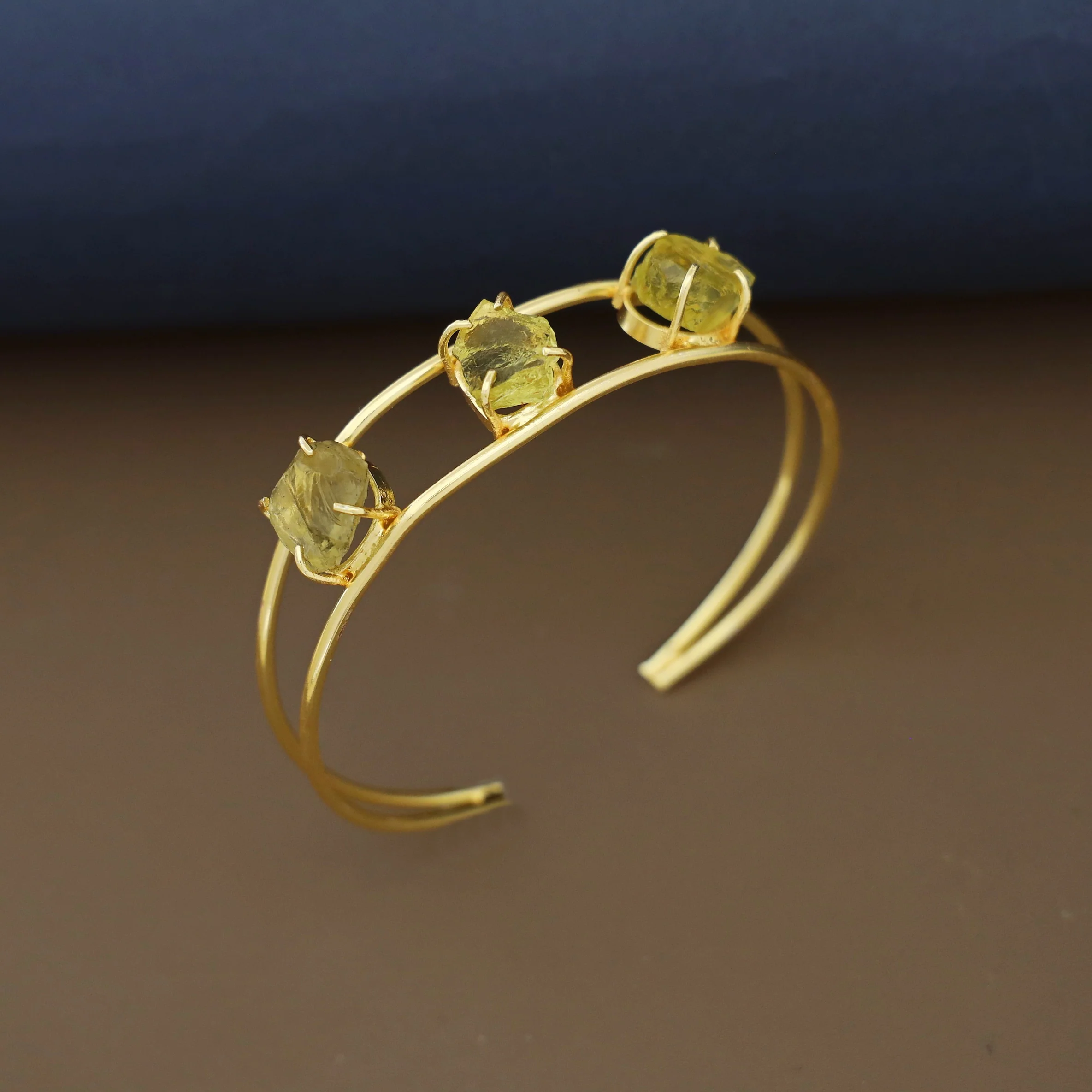 Mawar Tri Raw Stone Claw Bangle - Image 8