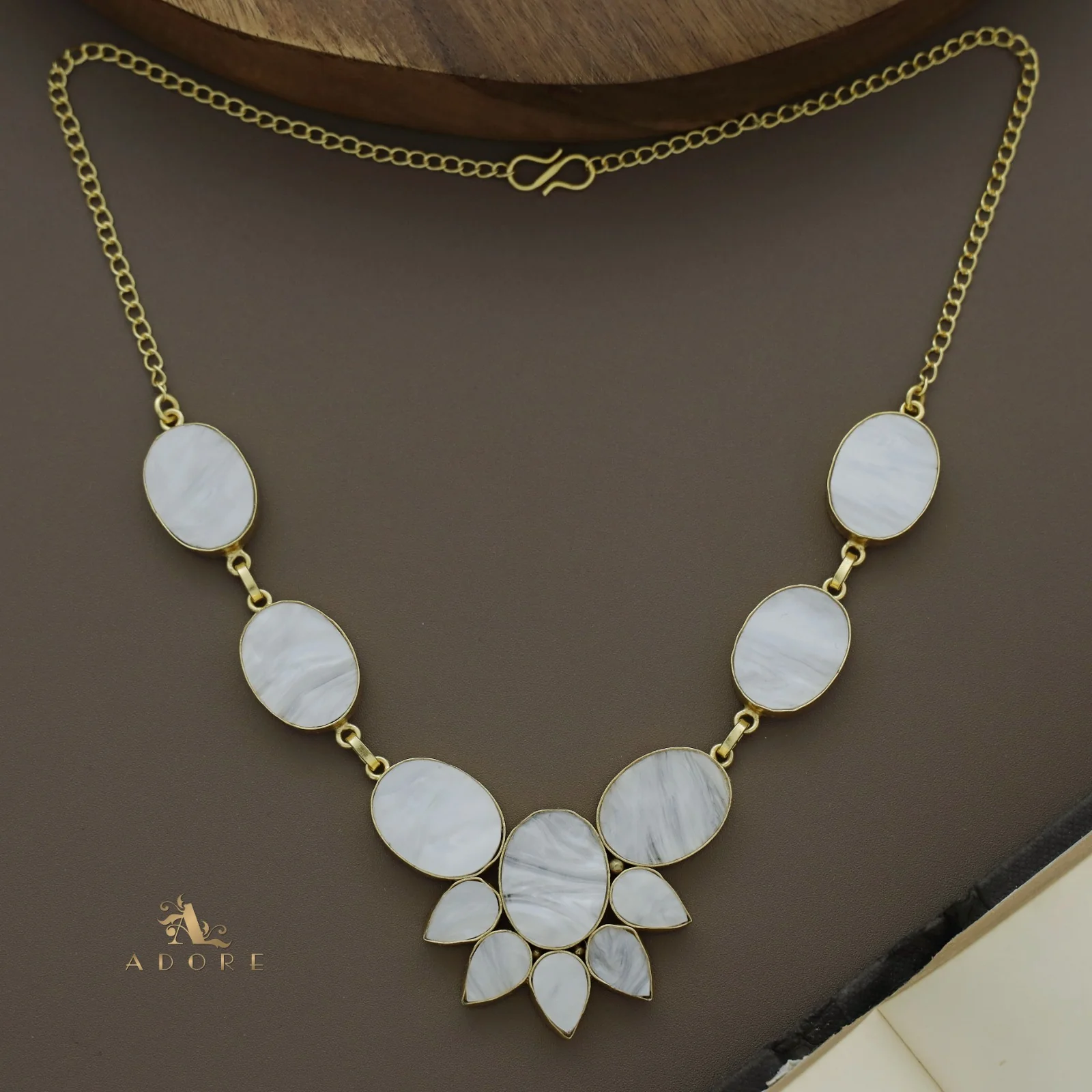 Oval MOP Flower Neckpiece - Image 3