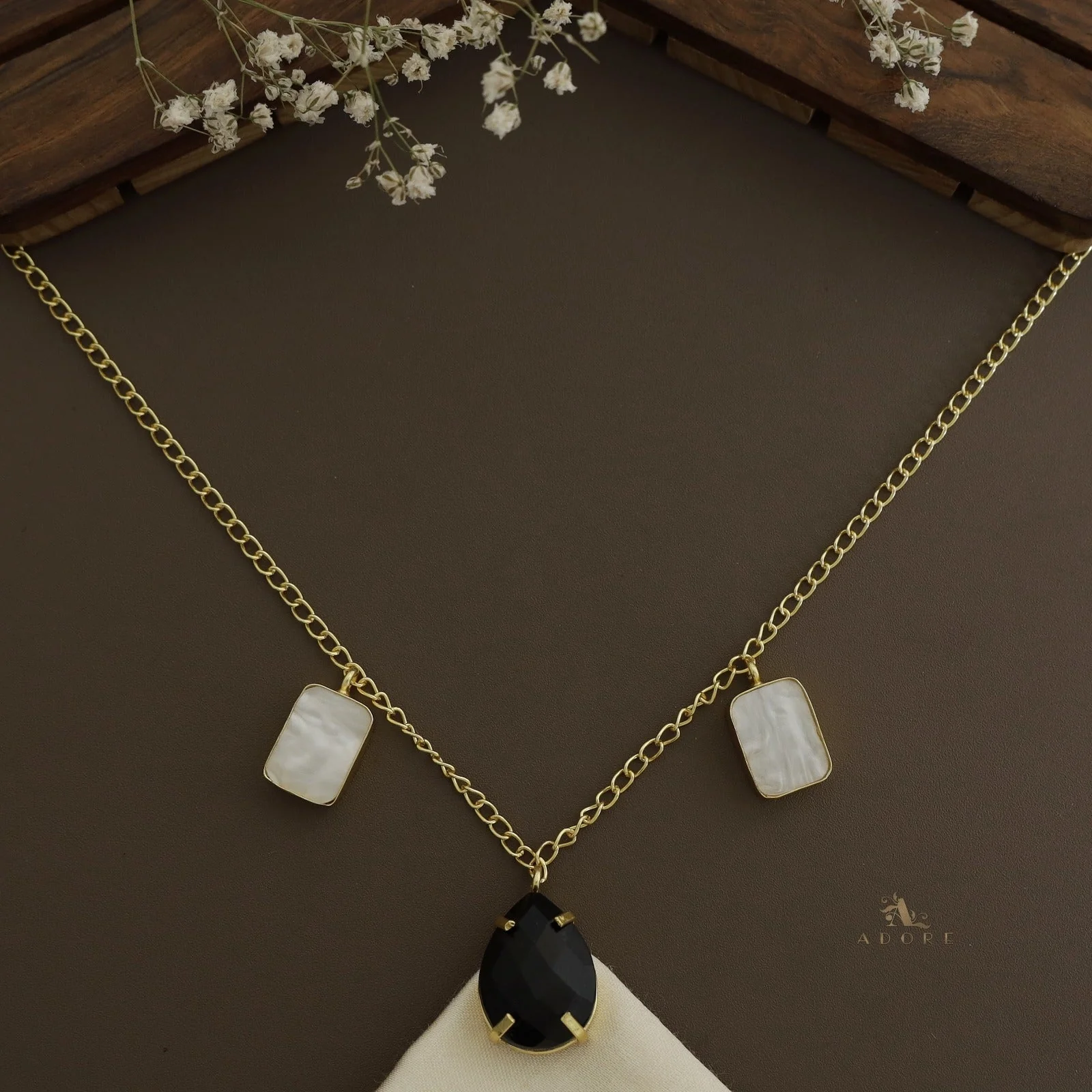 Oviana Glossy Drop & MOP Neckpiece - Image 3