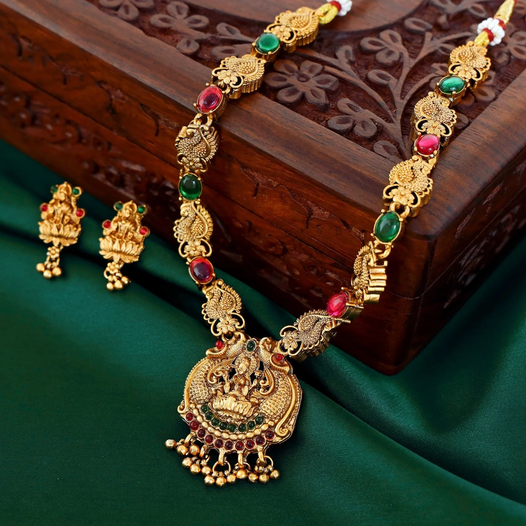 Padmakshi Lakshmi Neckpiece With Earring - Image 2