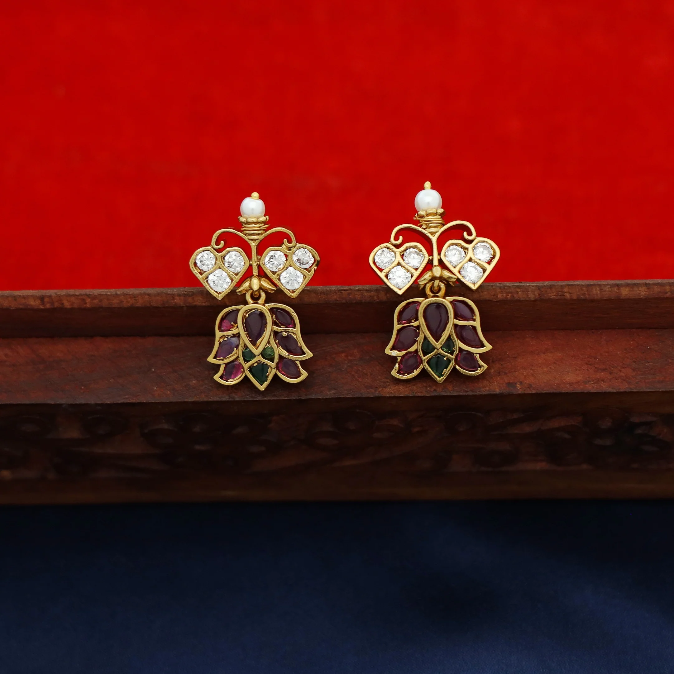 Padmini Kemp Stone Inverted Lotus Pearl Short Neckpiece With Earring - Image 4
