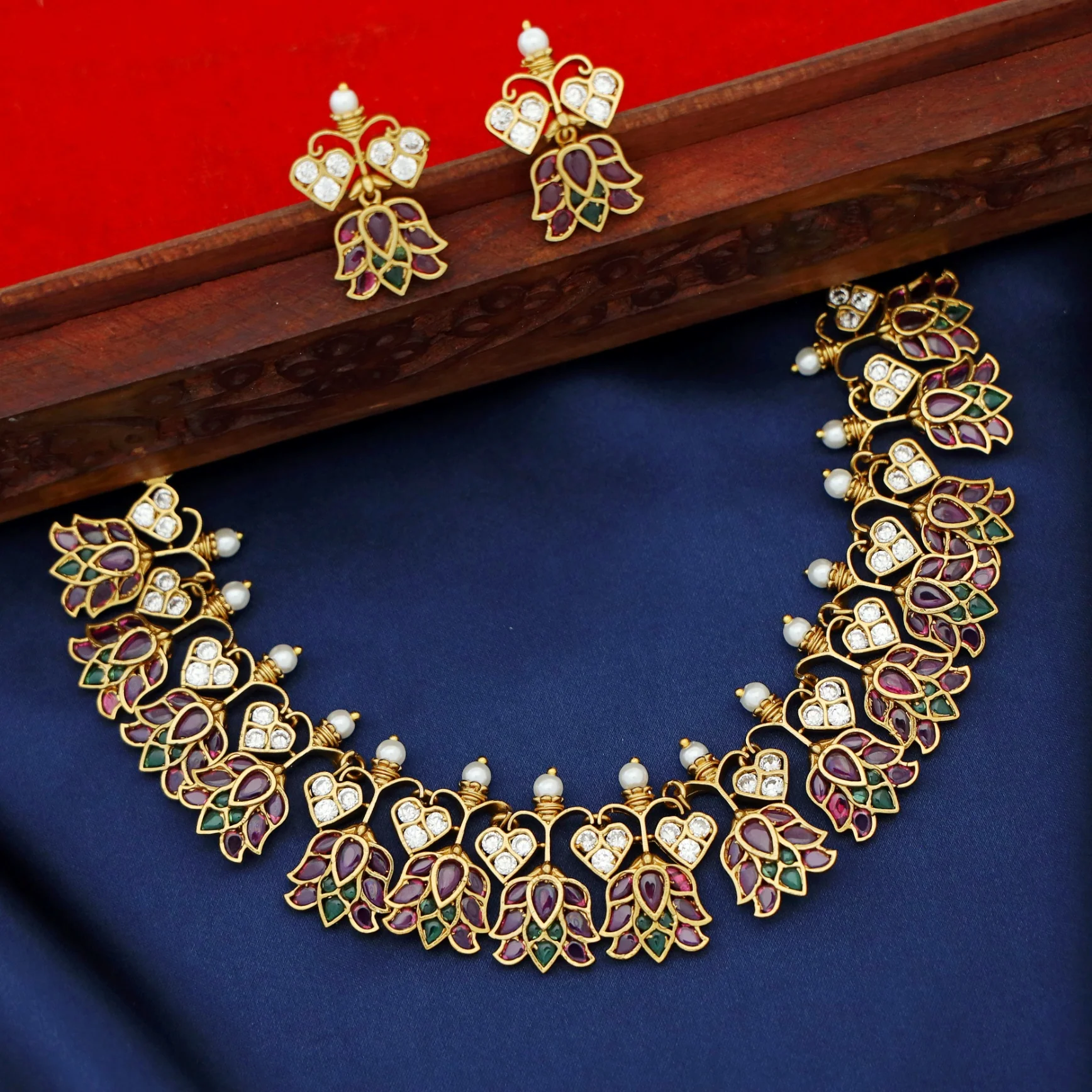 Padmini Kemp Stone Inverted Lotus Pearl Short Neckpiece With Earring - Image 5