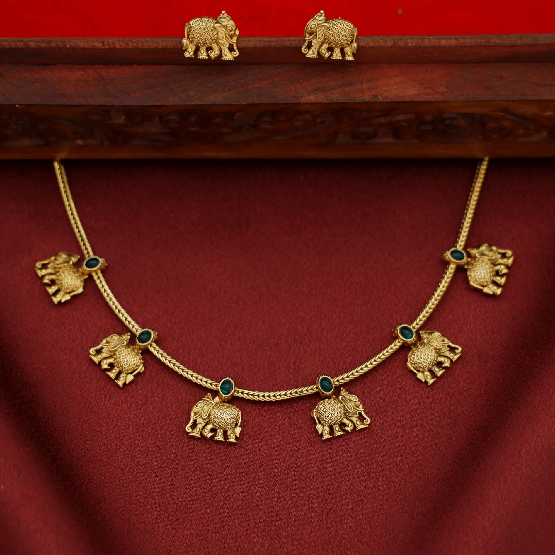 Pallavi Airavat Choker With Stud - Image 2