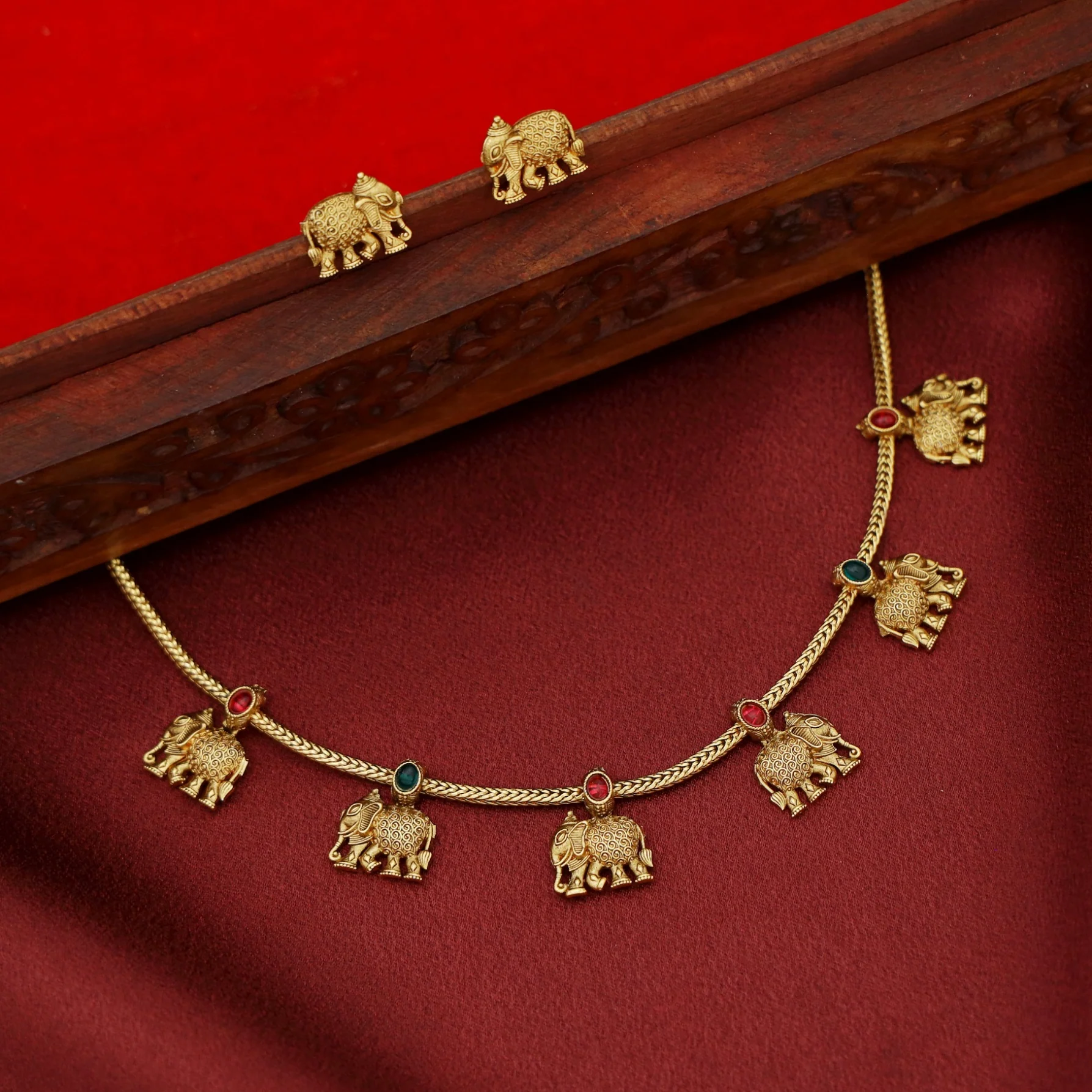 Pallavi Airavat Choker With Stud - Image 3