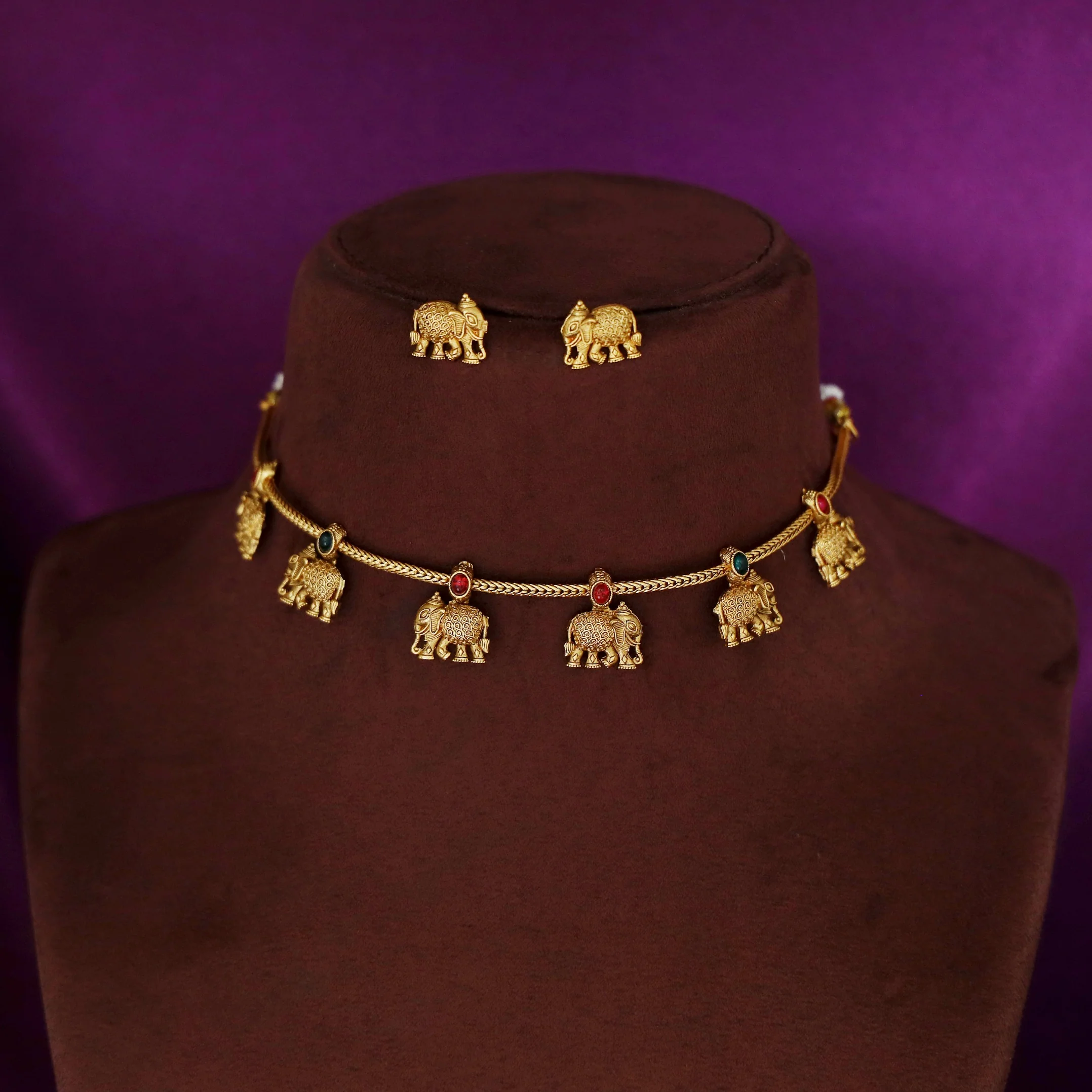 Pallavi Airavat Choker With Stud - Image 5