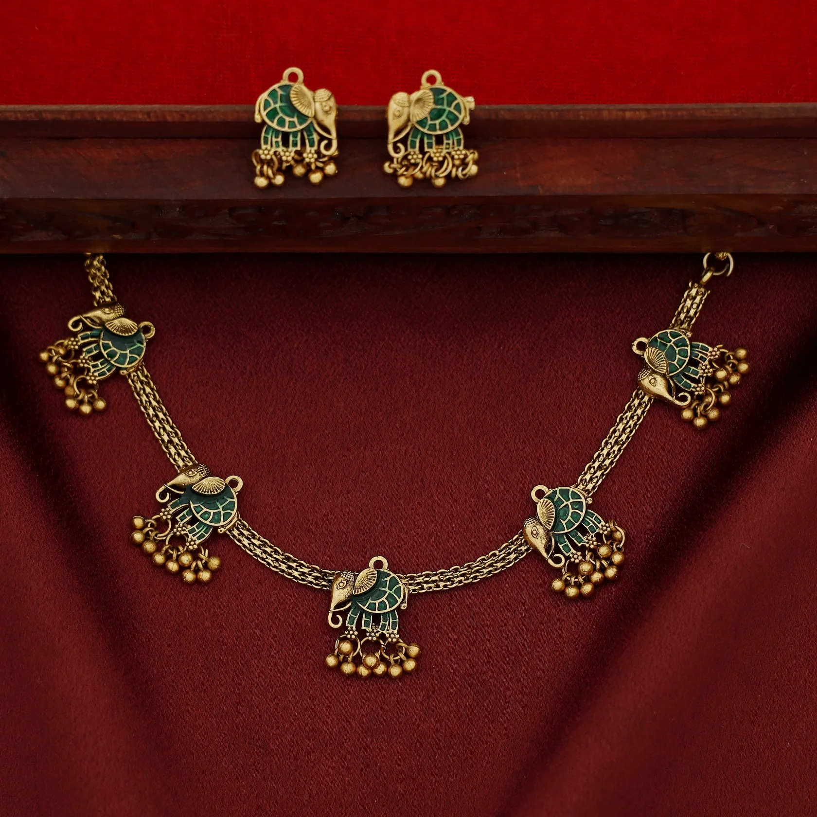 Pallavini 5 Airavat Choker/Short Neckpiece With Earring - Image 4