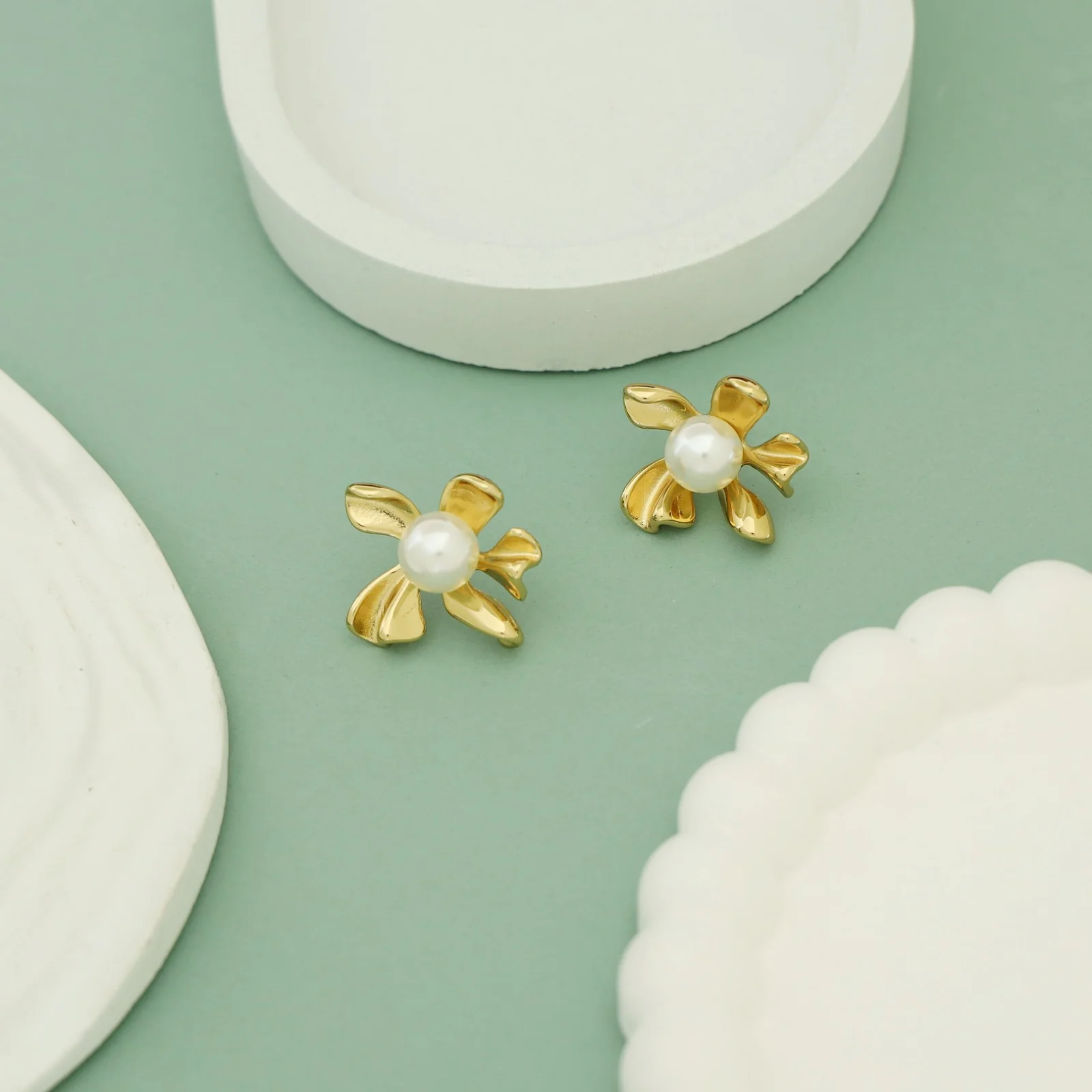 Paloma Golden Flower Pearl Stud - Image 3