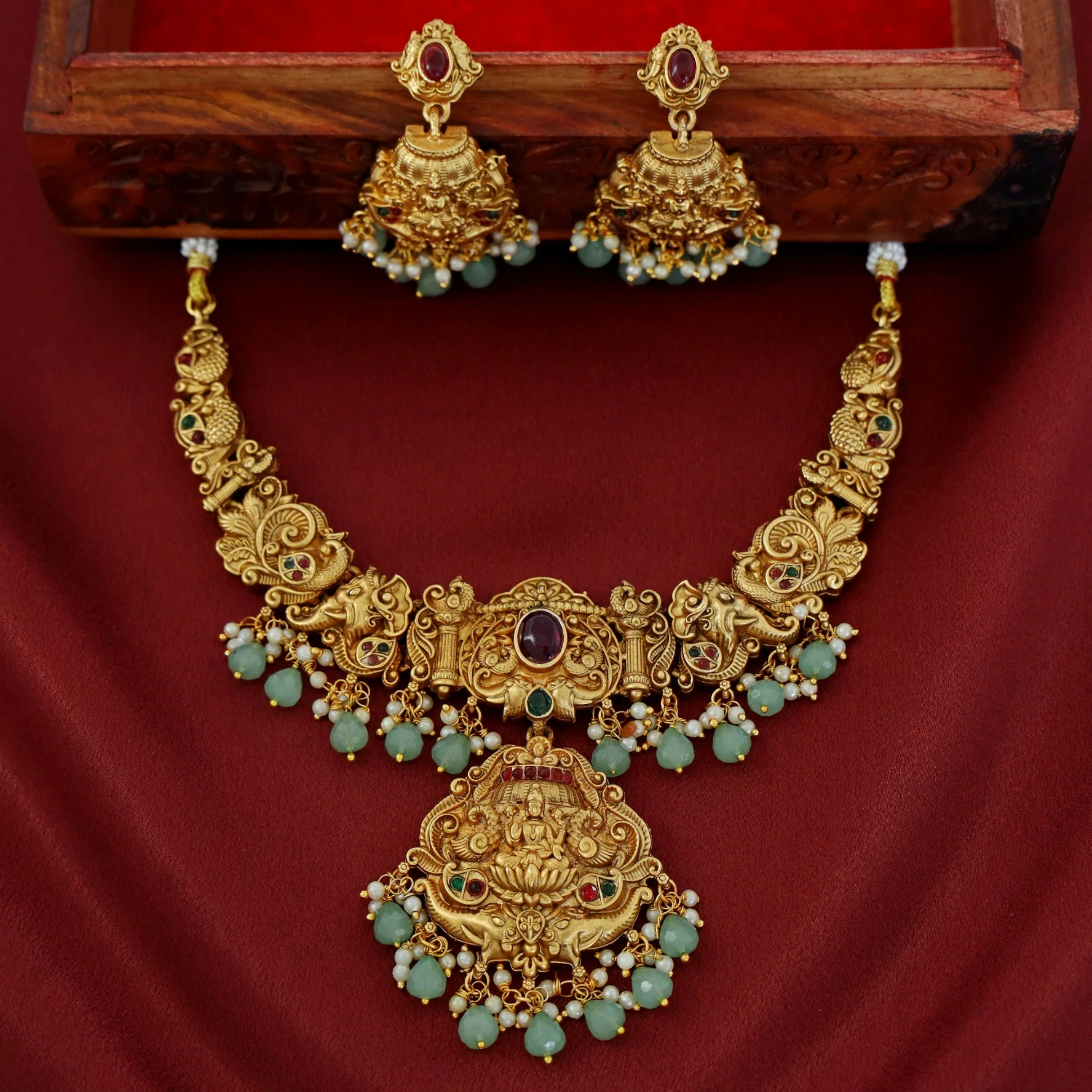Pamadhya Lakshmi Pendant Neckpiece With Earring - Image 3
