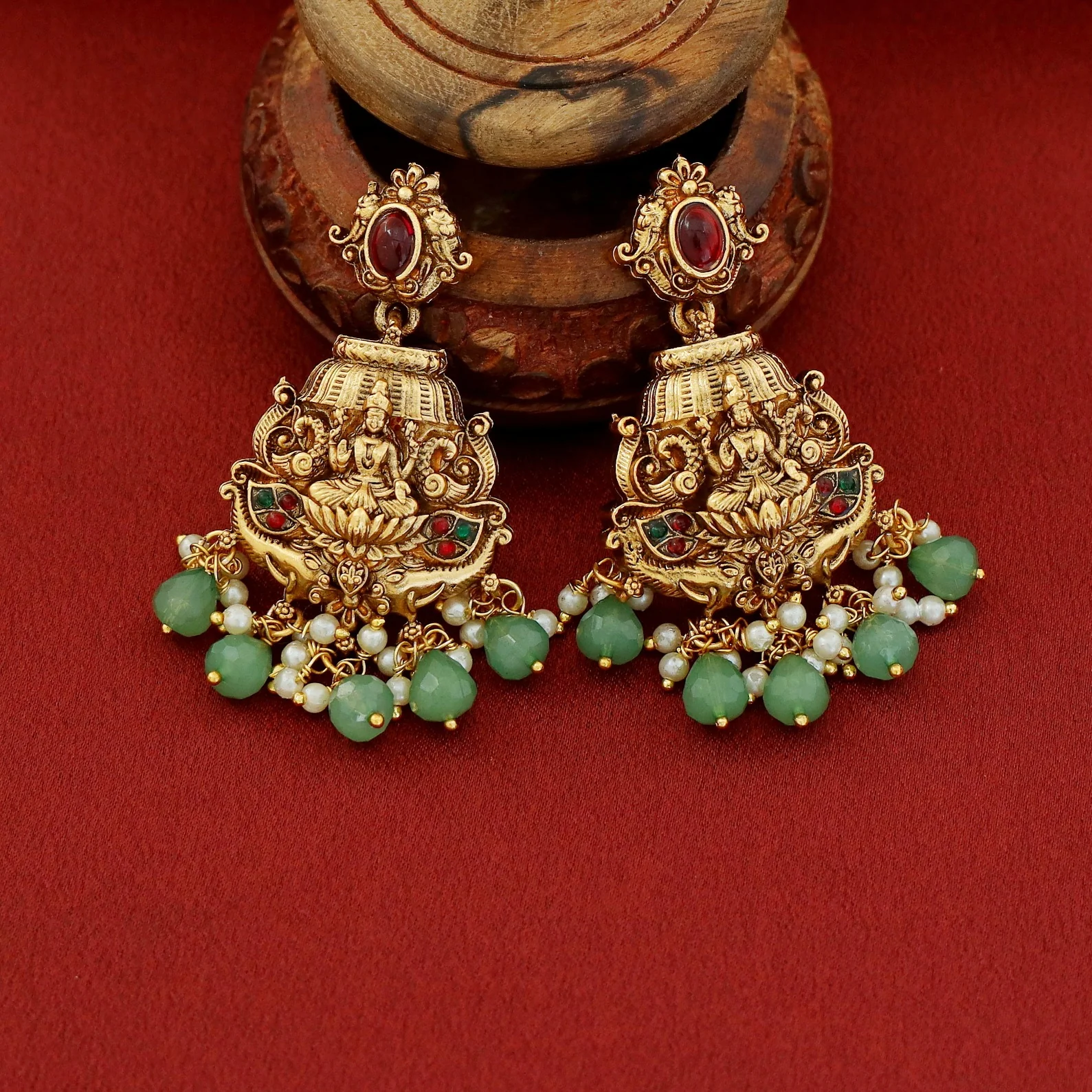 Pamadhya Lakshmi Pendant Neckpiece With Earring - Image 7