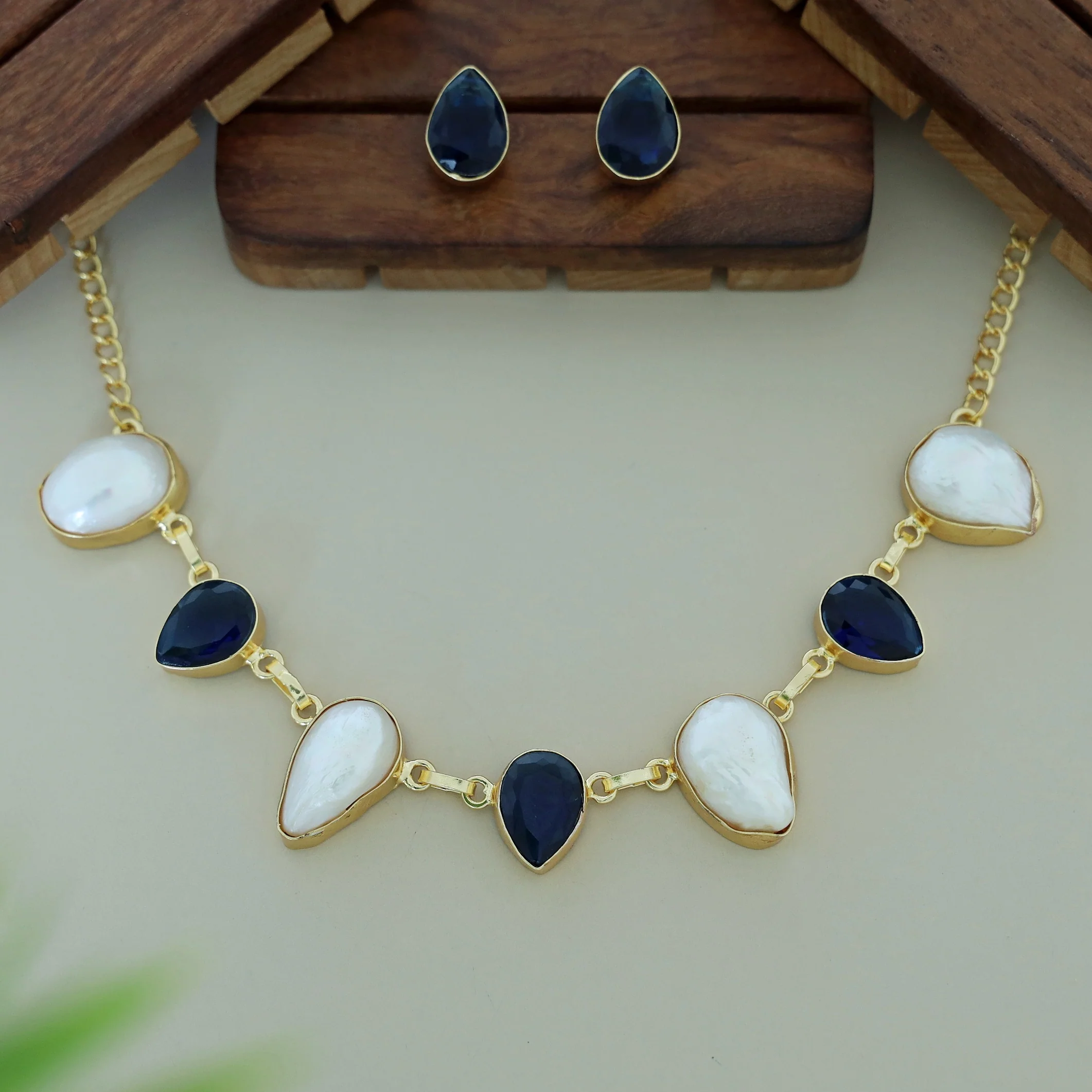 Papillon Baroque Neckpiece With Earring - Image 5