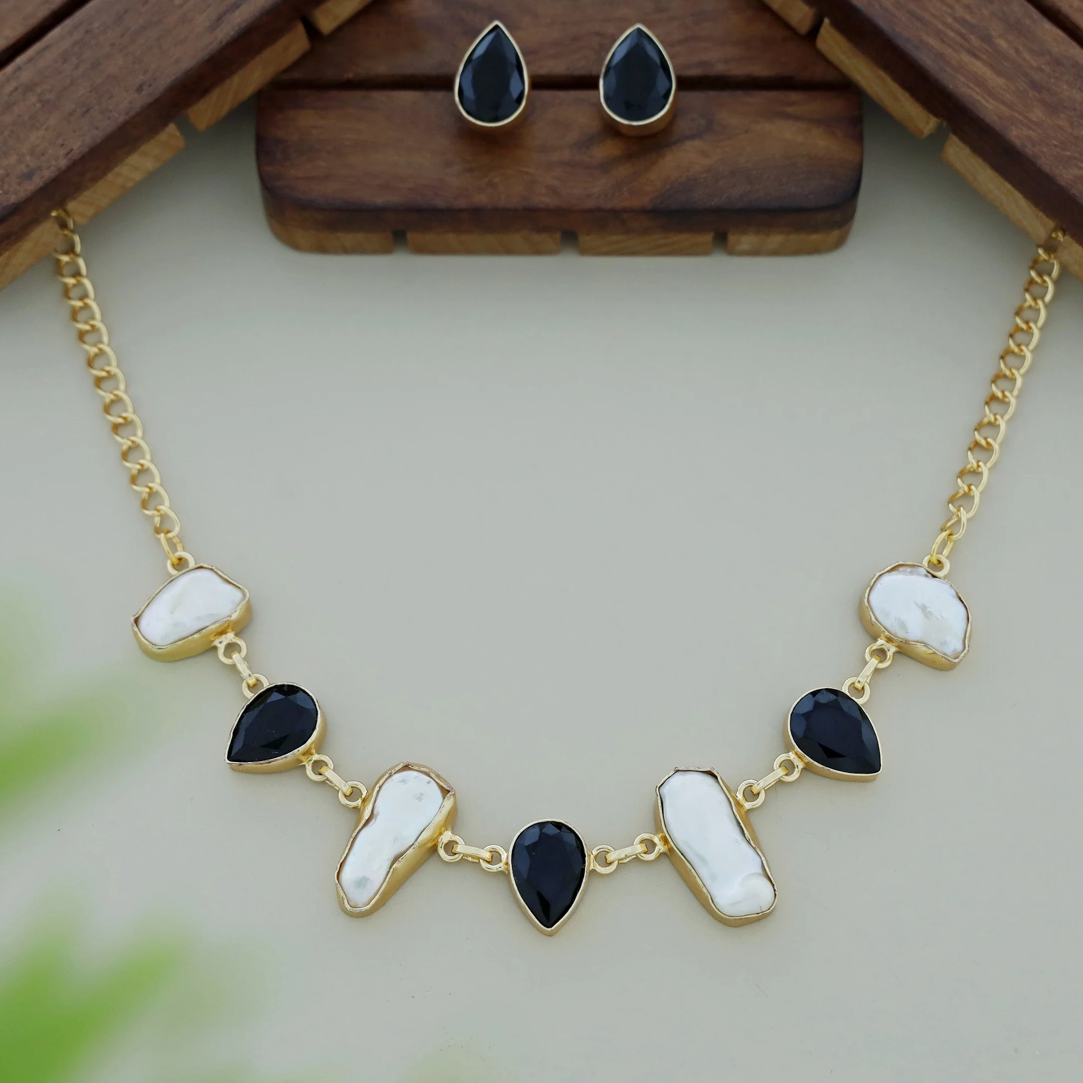 Papillon Baroque Neckpiece With Earring - Image 7