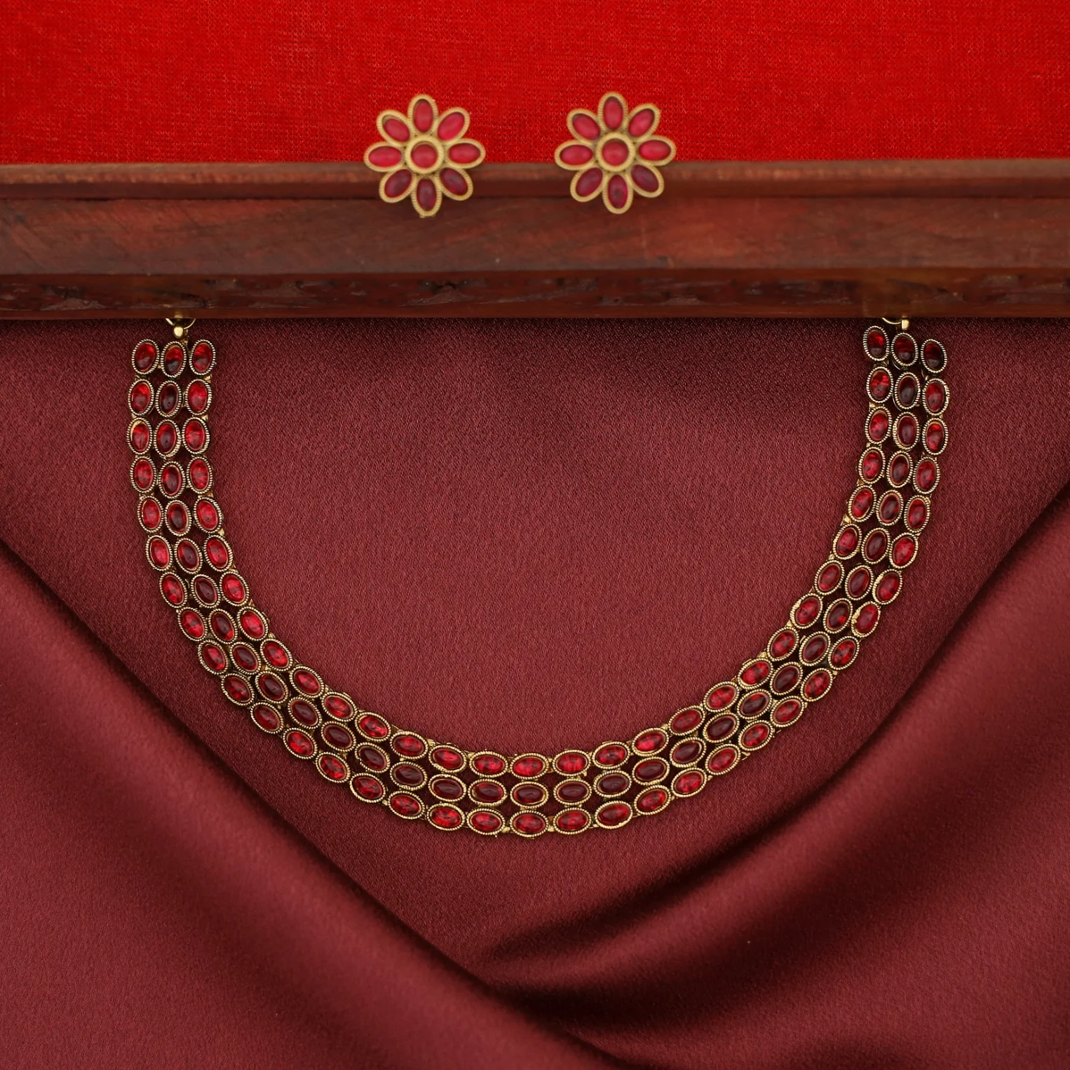 Parinita 3 Layer Kemp Stone Short Neckpiece With Earring - Image 3