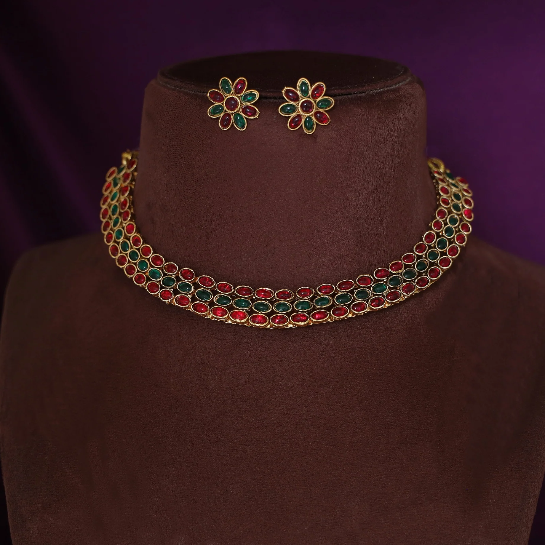 Parinita 3 Layer Kemp Stone Short Neckpiece With Earring - Image 6