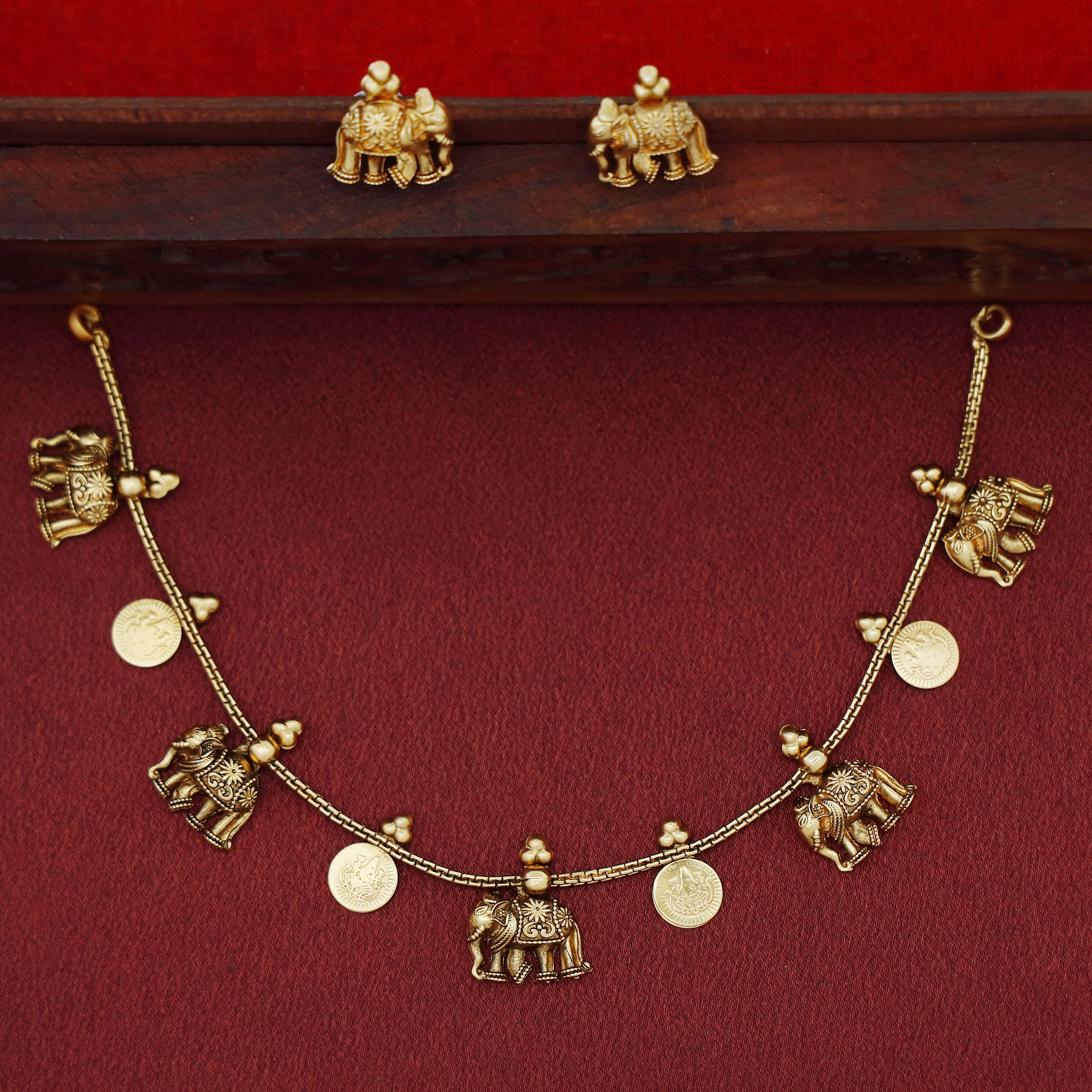 Parvati Airavat Kashi Short Neckpiece With Earring - Image 2