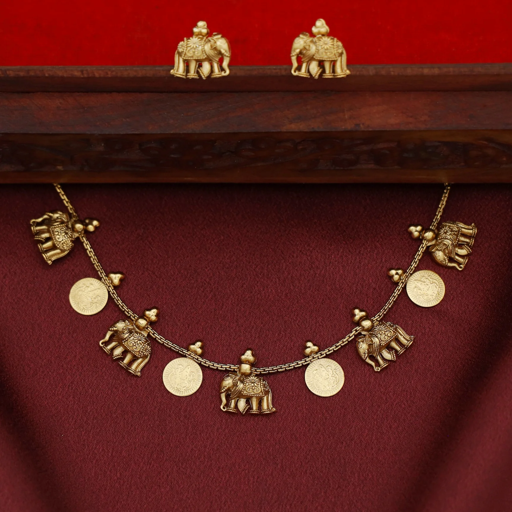 Parvati Airavat Kashi Short Neckpiece With Earring - Image 3