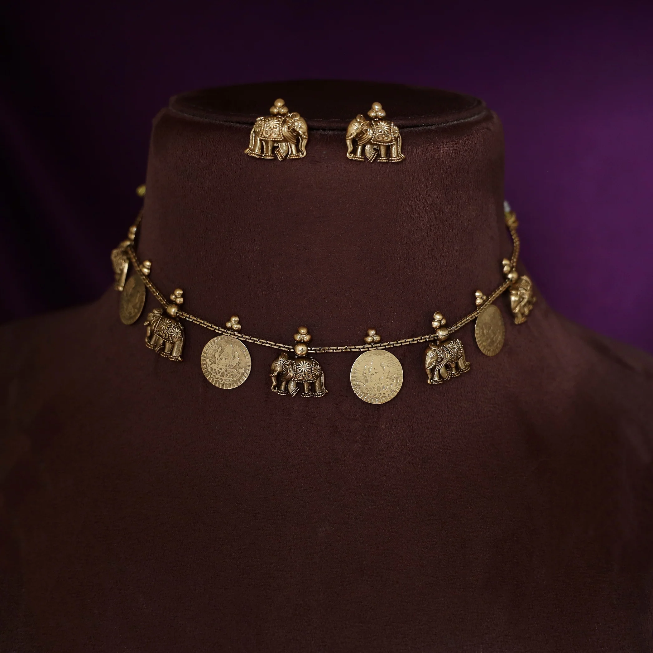 Parvati Airavat Kashi Short Neckpiece With Earring - Image 5