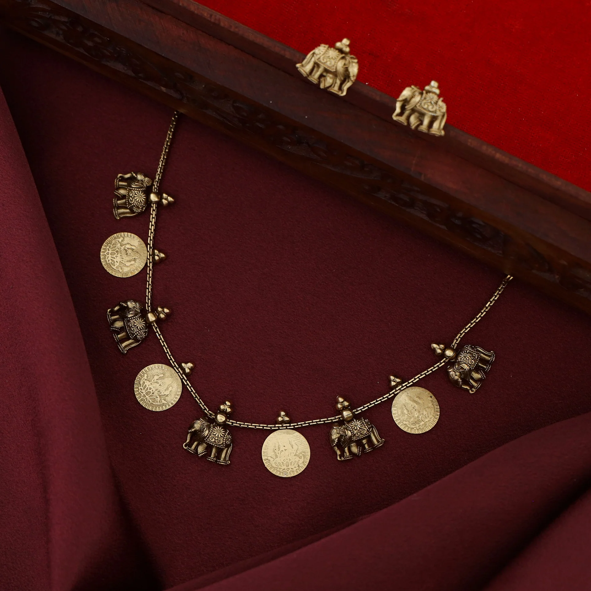 Parvati Airavat Kashi Short Neckpiece With Earring - Image 6