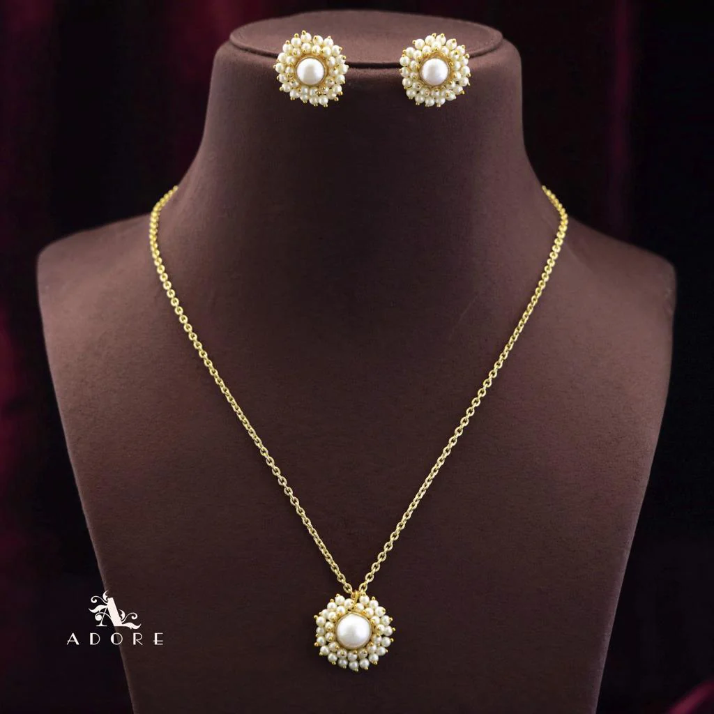 Pearly Ahelia Cluster Pearl Neckpiece With Earring - Image 4