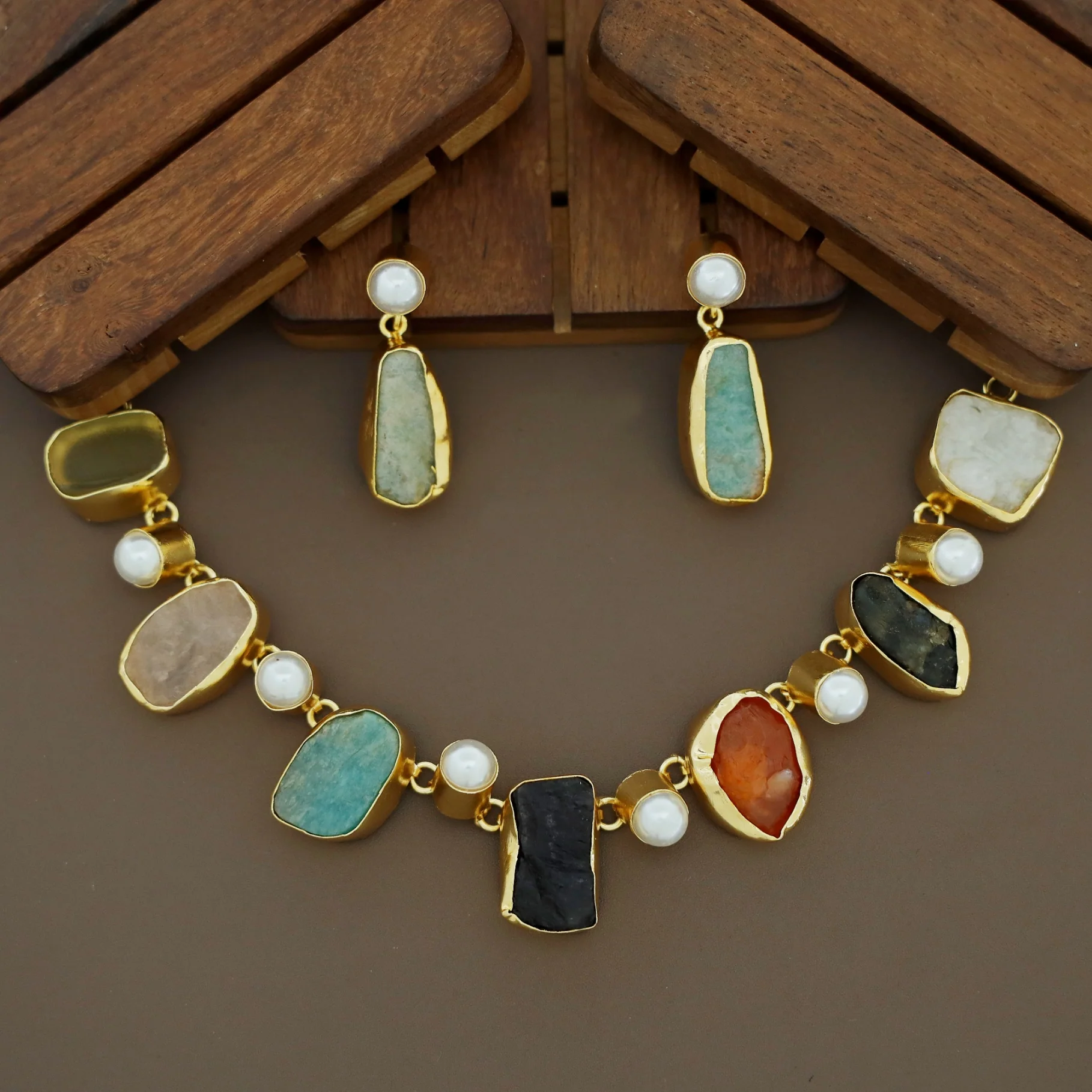 Pegasus Rugged Stone Neckpiece With Earring - Image 10