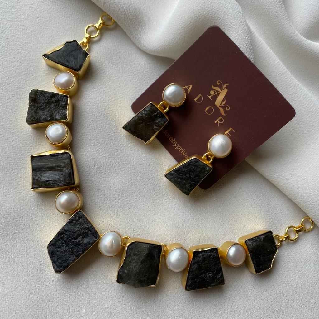 Pegasus Rugged Stone Neckpiece With Earring - Image 13