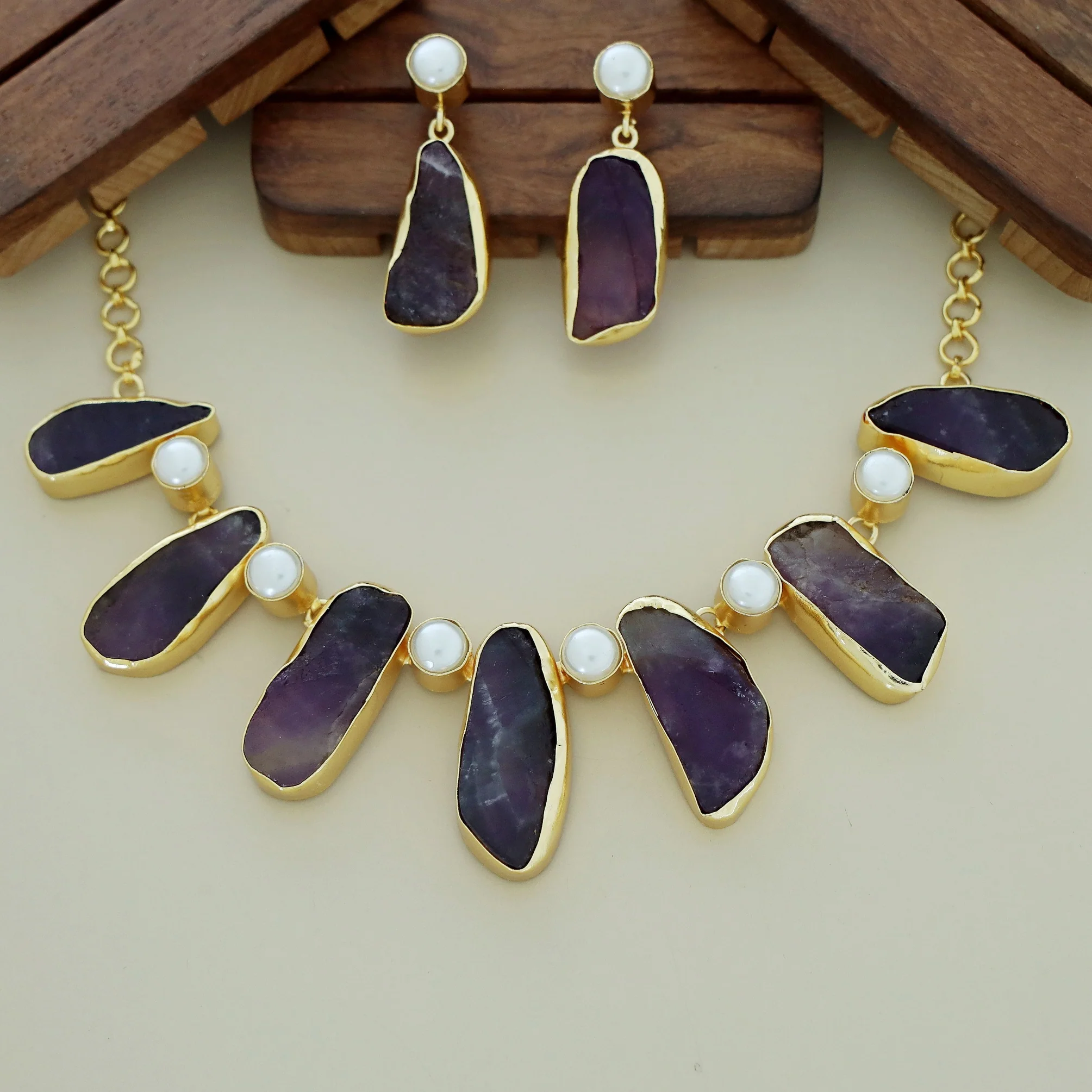 Pegasus Rugged Stone Neckpiece With Earring - Image 4