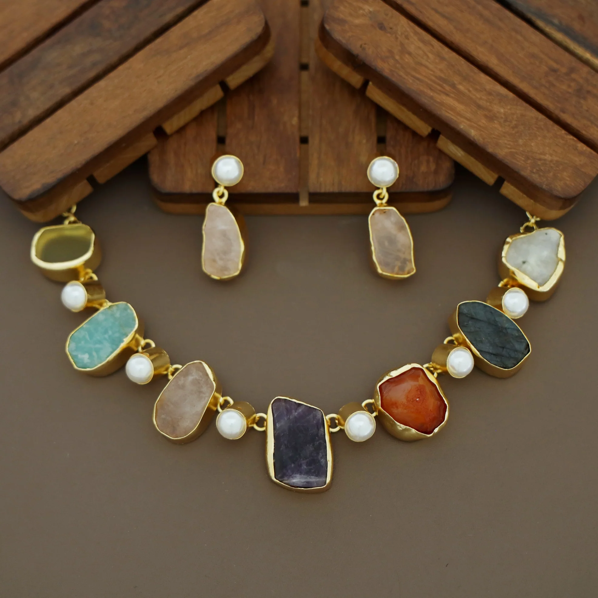 Pegasus Rugged Stone Neckpiece With Earring - Image 9