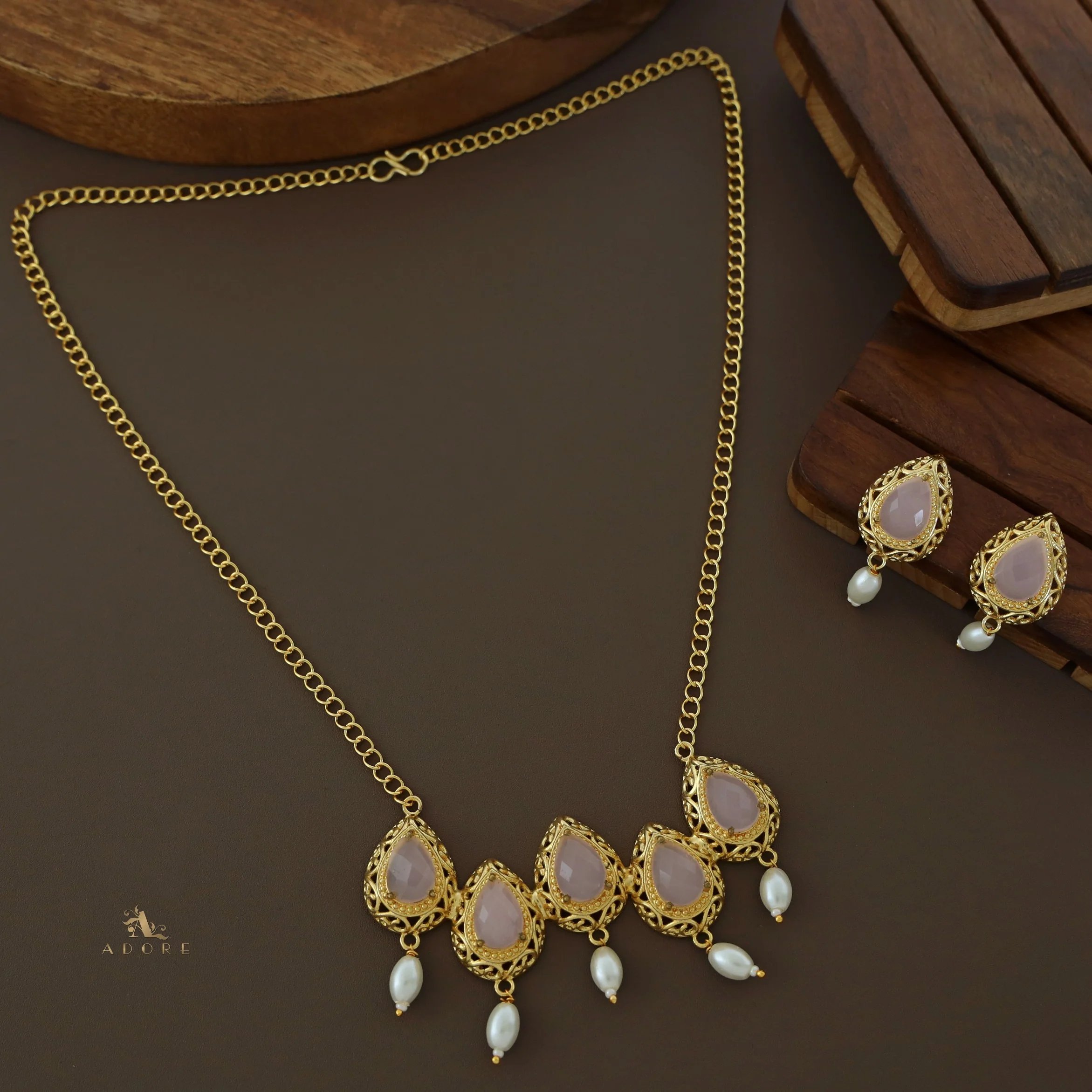 Penta Dew Drop Glossy Pearl Neckpiece with Earring - Image 10