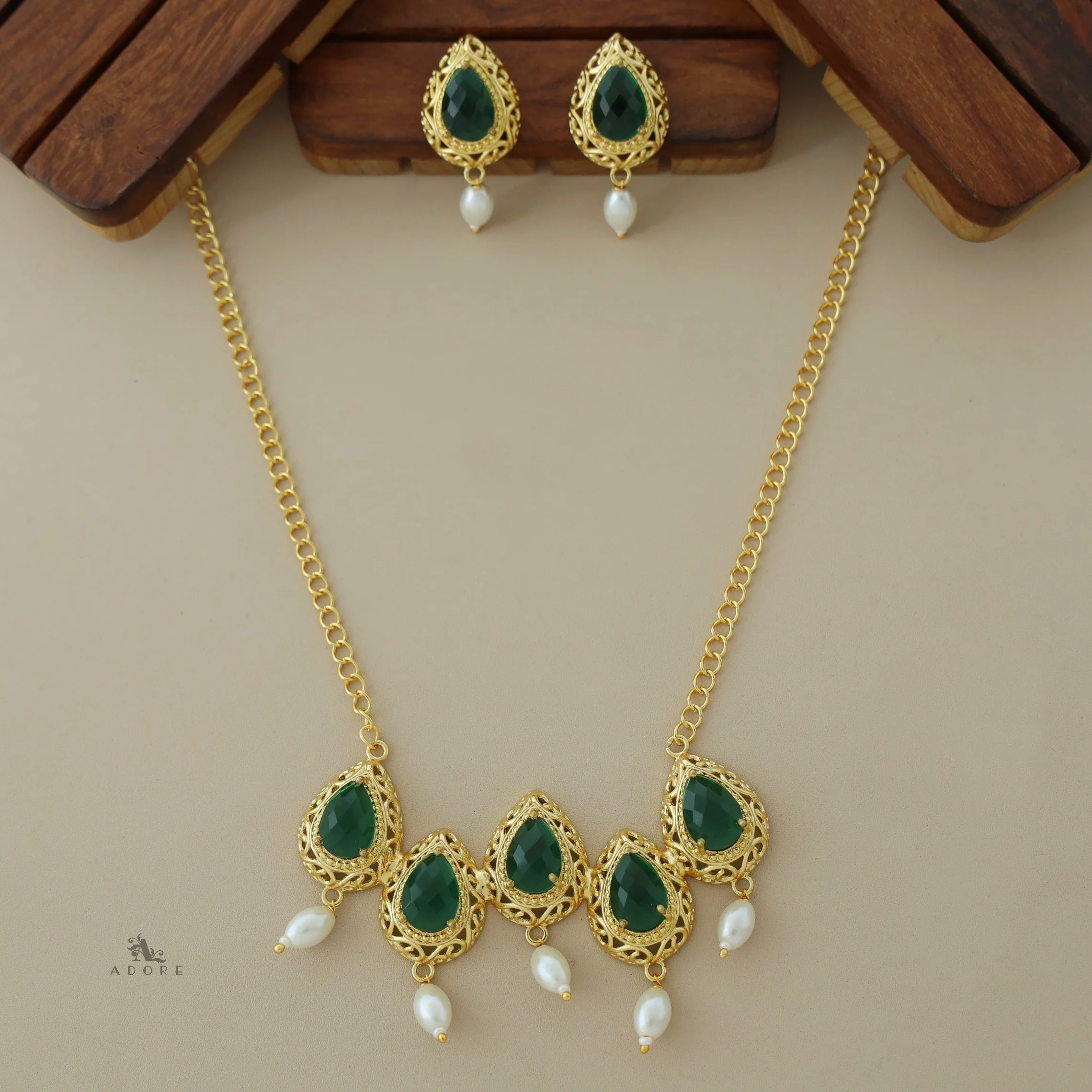 Penta Dew Drop Glossy Pearl Neckpiece with Earring - Image 2