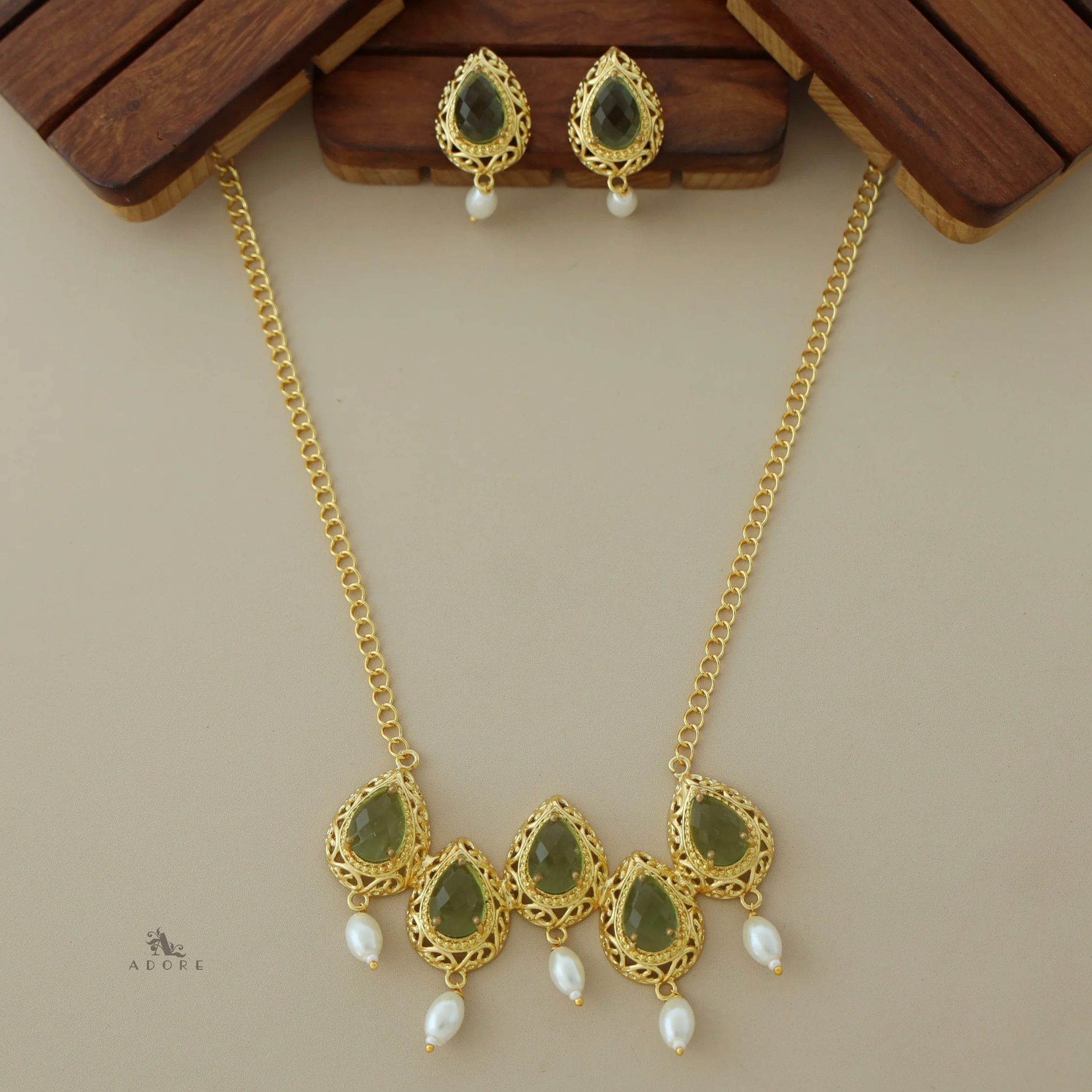 Penta Dew Drop Glossy Pearl Neckpiece with Earring - Image 8