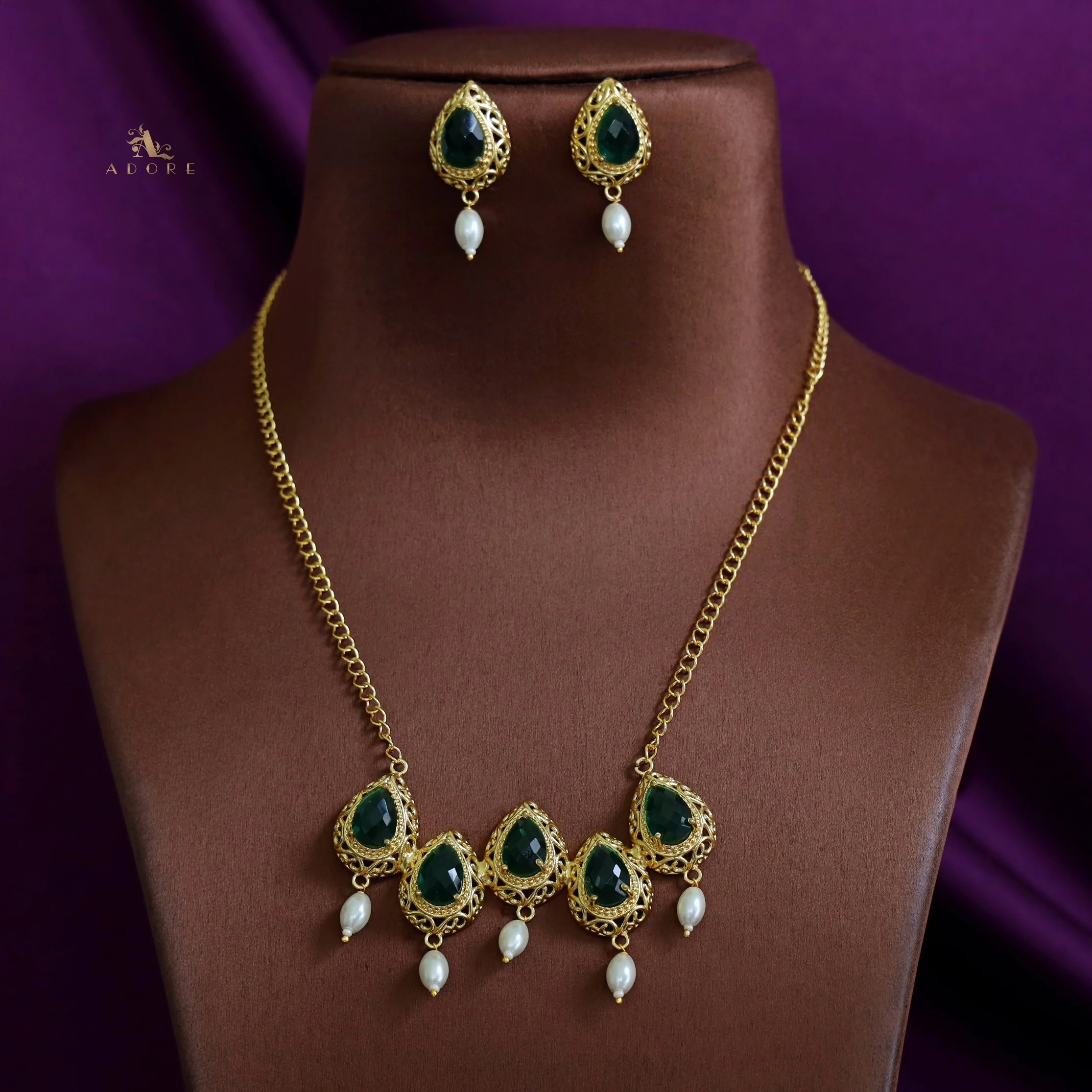 Penta Dew Drop Glossy Pearl Neckpiece with Earring - Image 9