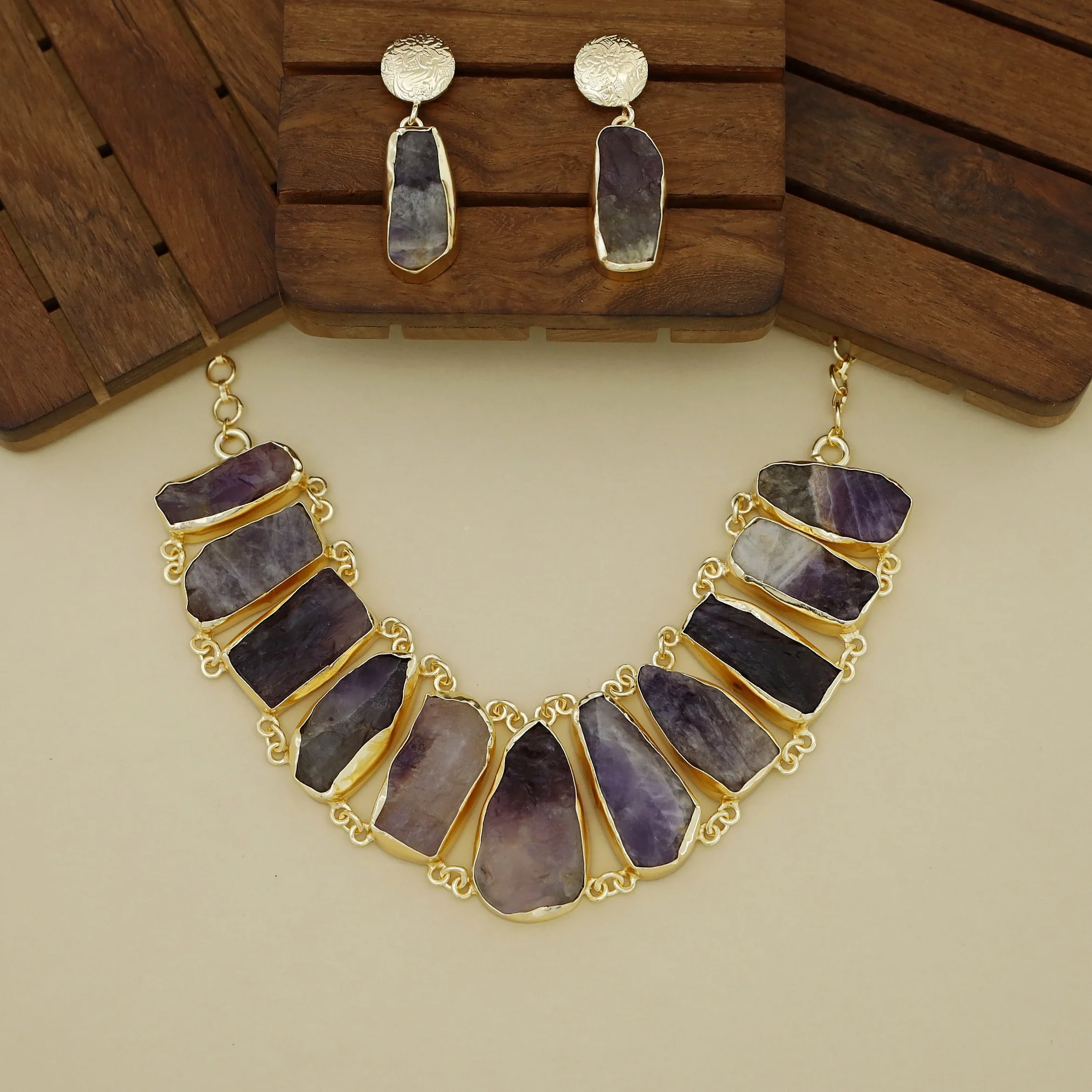 Piera Raw Stone Neckpiece With Earring - Image 10
