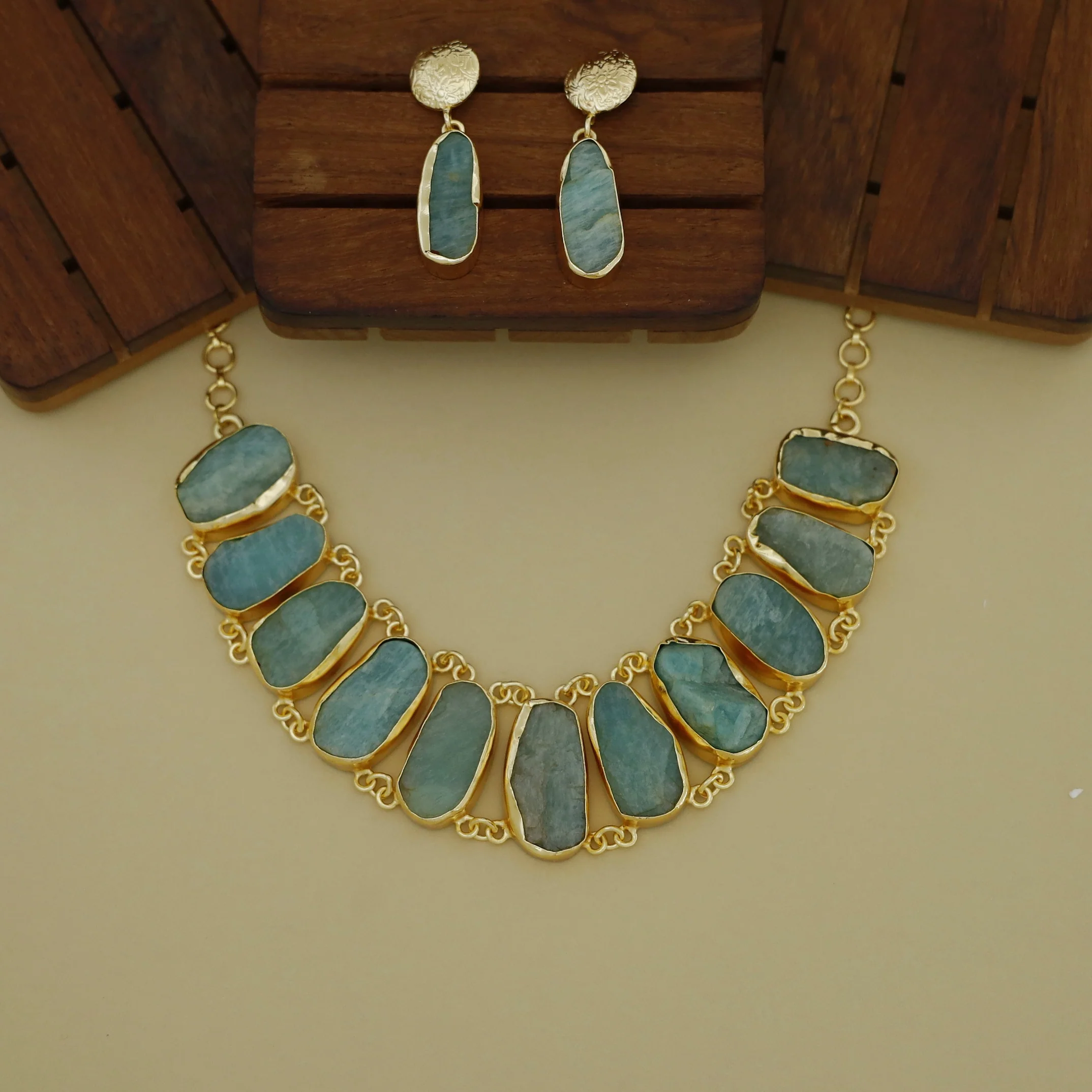 Piera Raw Stone Neckpiece With Earring - Image 2