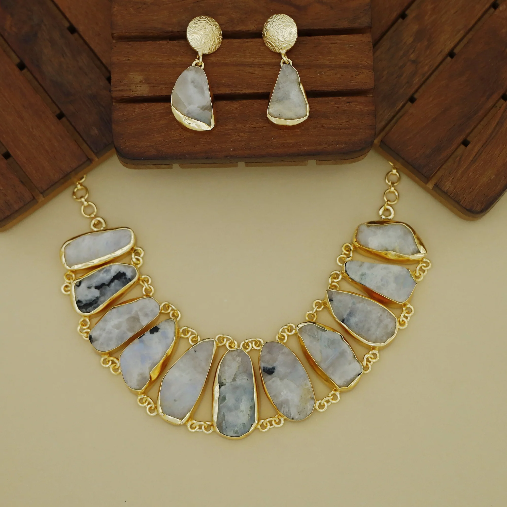 Piera Raw Stone Neckpiece With Earring - Image 3