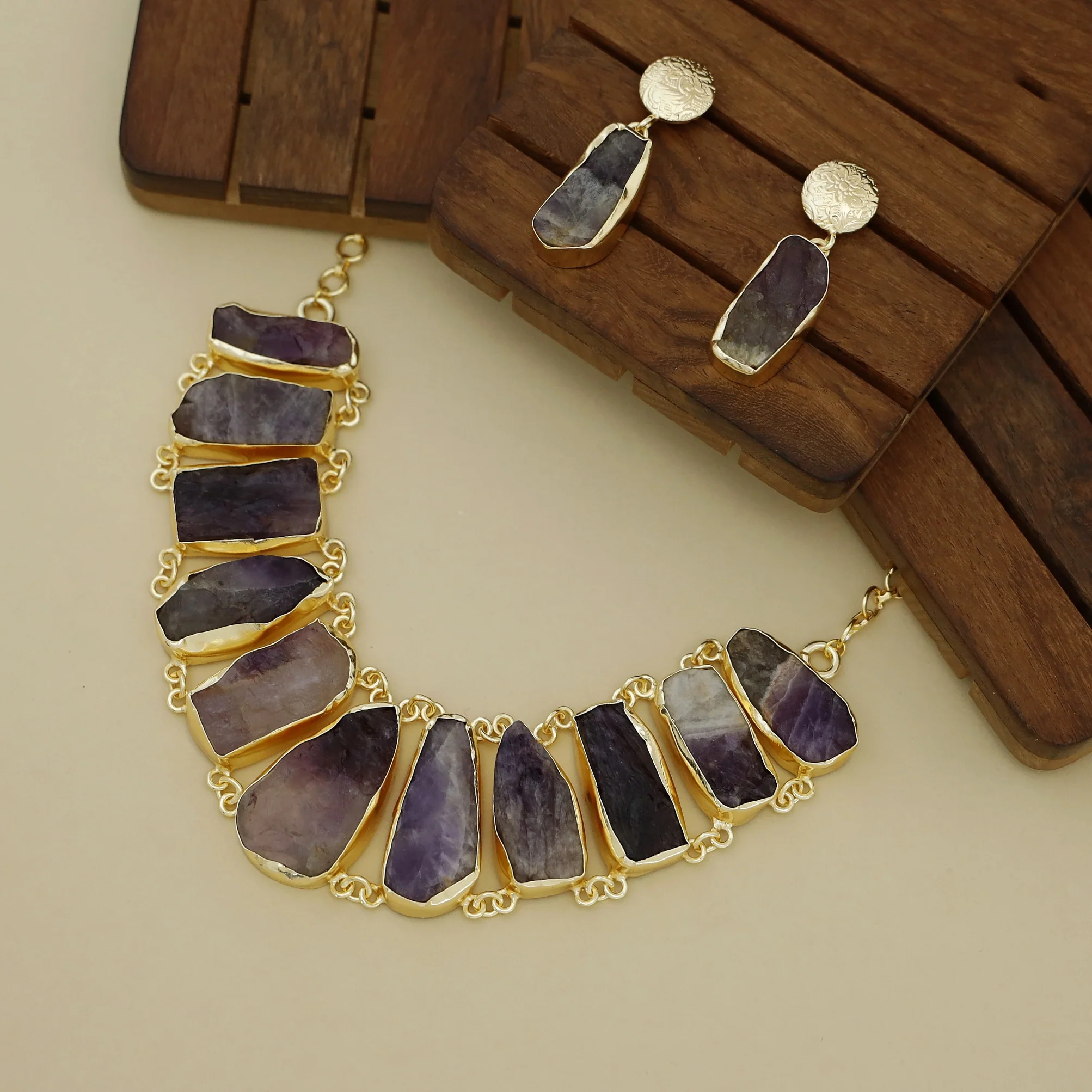 Piera Raw Stone Neckpiece With Earring - Image 9