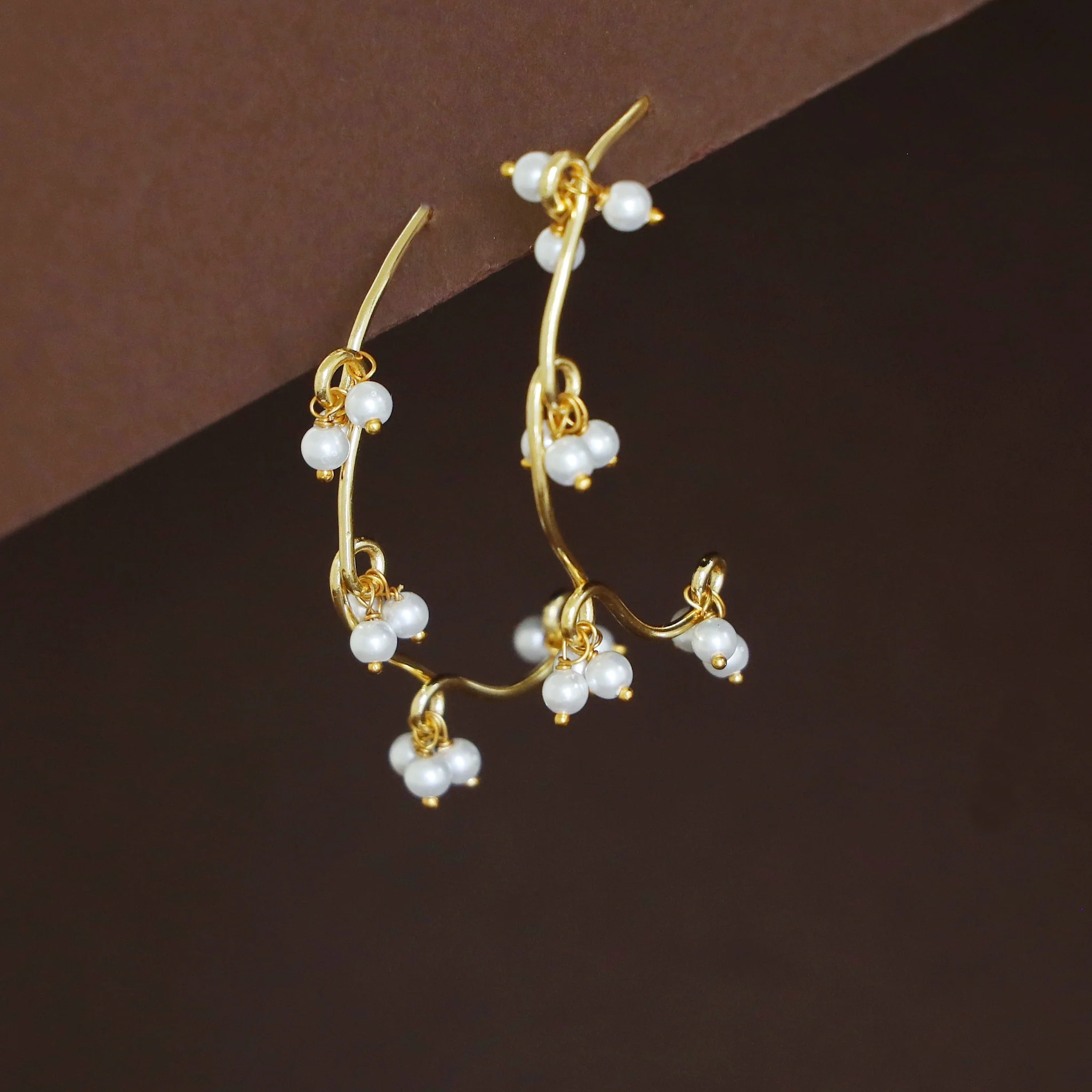 Polaris Tetra Pearl Twisted Hoop - Image 3