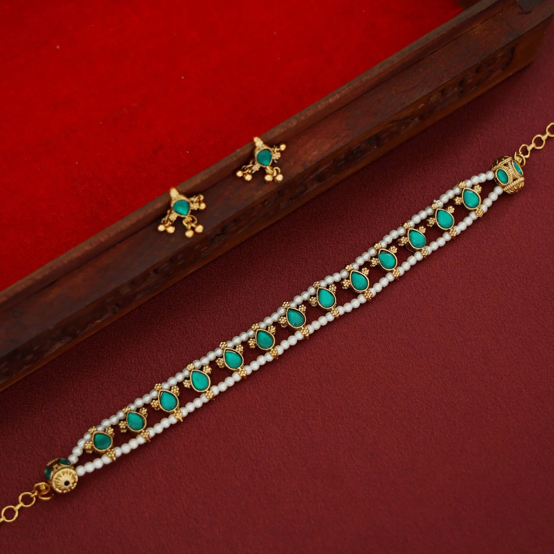Poorna 2 Layer Pearl Reversible Drop Choker With Earring - Image 3