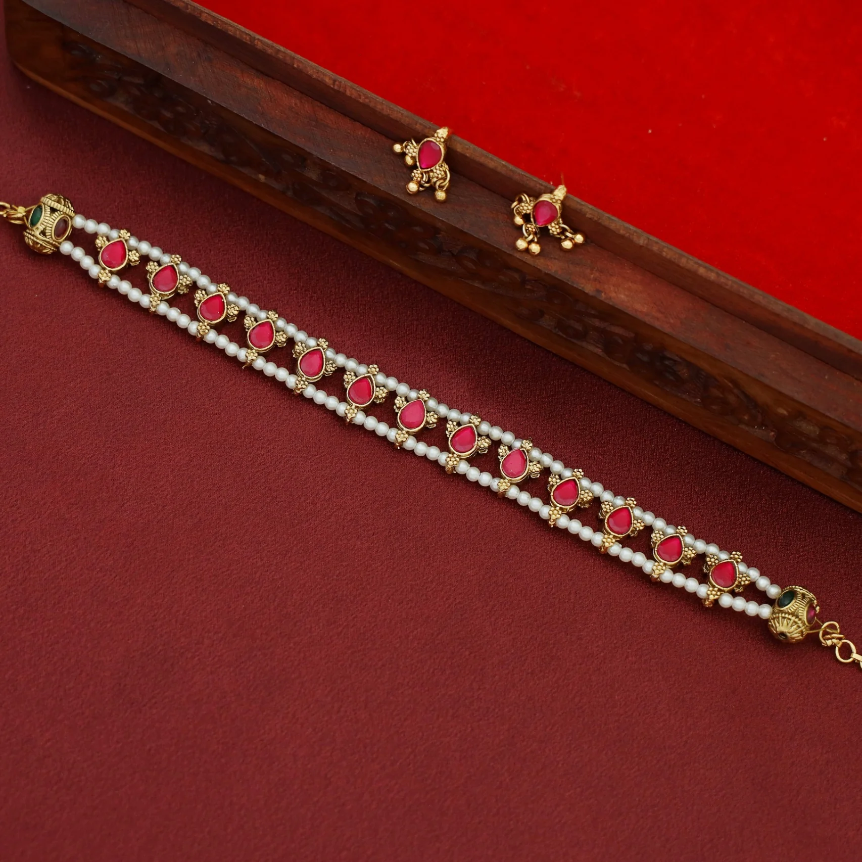 Poorna 2 Layer Pearl Reversible Drop Choker With Earring - Image 5
