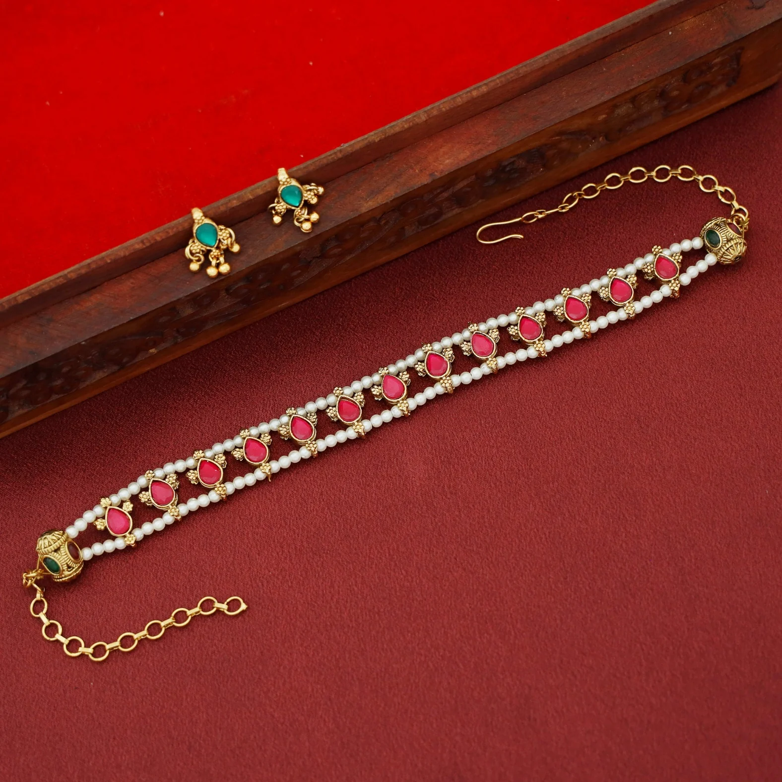 Poorna 2 Layer Pearl Reversible Drop Choker With Earring - Image 7