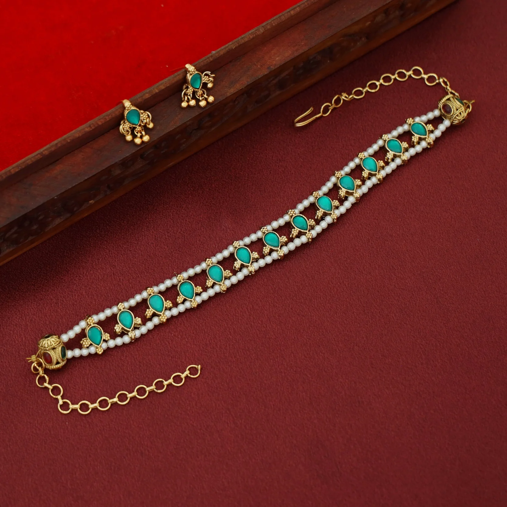 Poorna 2 Layer Pearl Reversible Drop Choker With Earring - Image 8