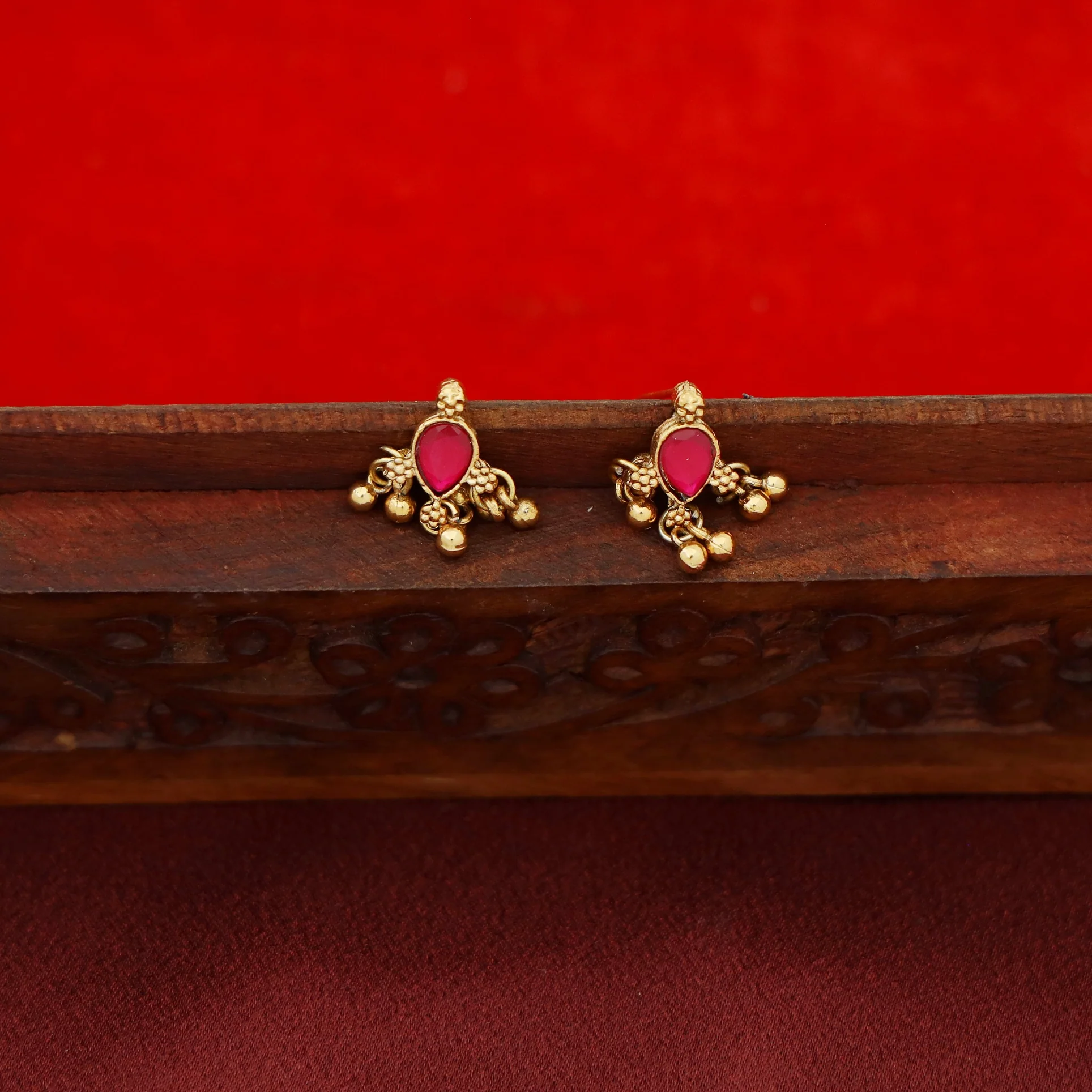 Poorna 2 Layer Pearl Reversible Drop Choker With Earring - Image 9