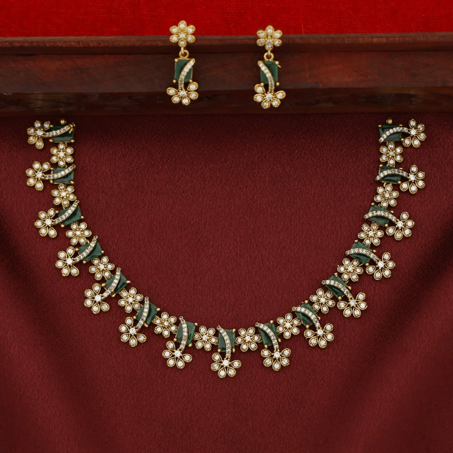 Poornasree Rectangle Glossy Flower Short Neckpiece With Earring - Image 6