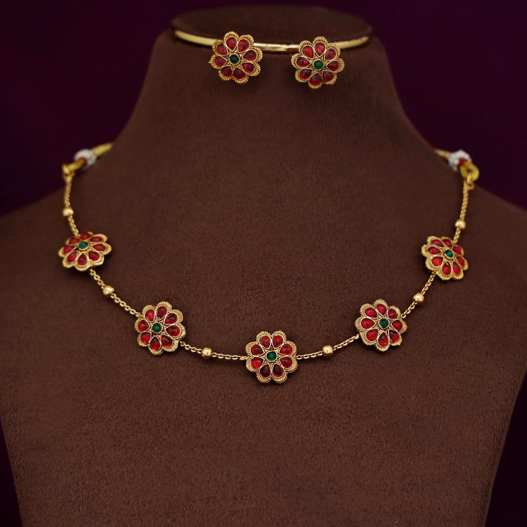 Prajina 5 Flower Gold Ball Short Neckpiece With Stud - Image 5