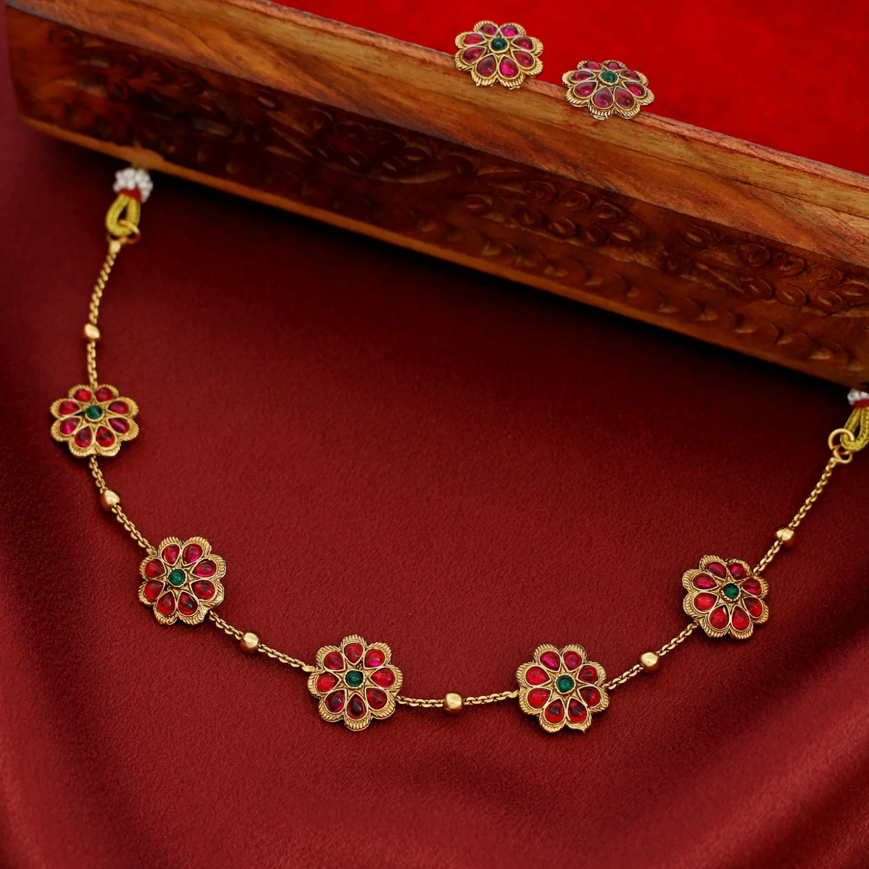 Prajina 5 Flower Gold Ball Short Neckpiece With Stud - Image 6