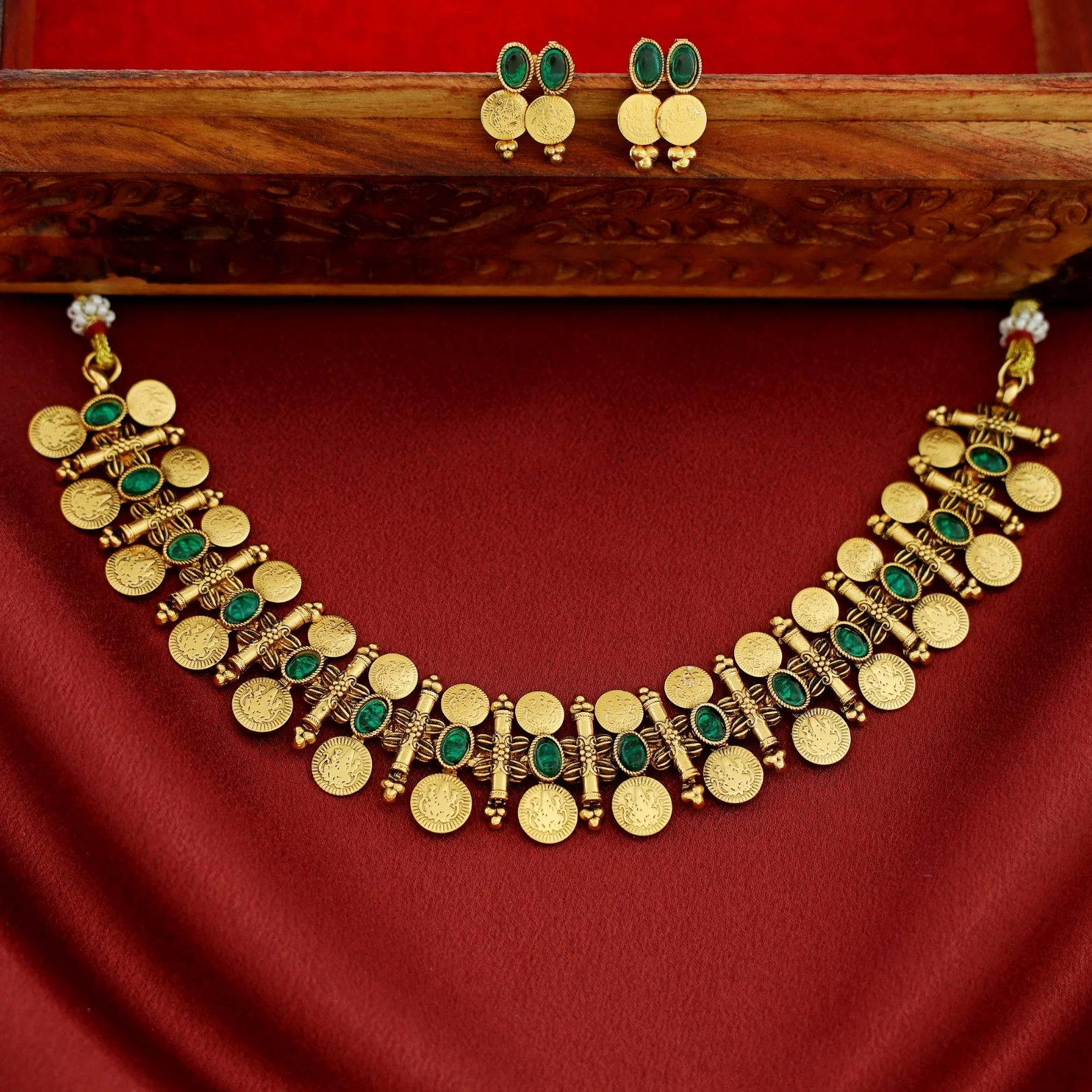 Pranita Dual Kashi Oval Stick Short Neckpiece/Choker With Earring - Image 3