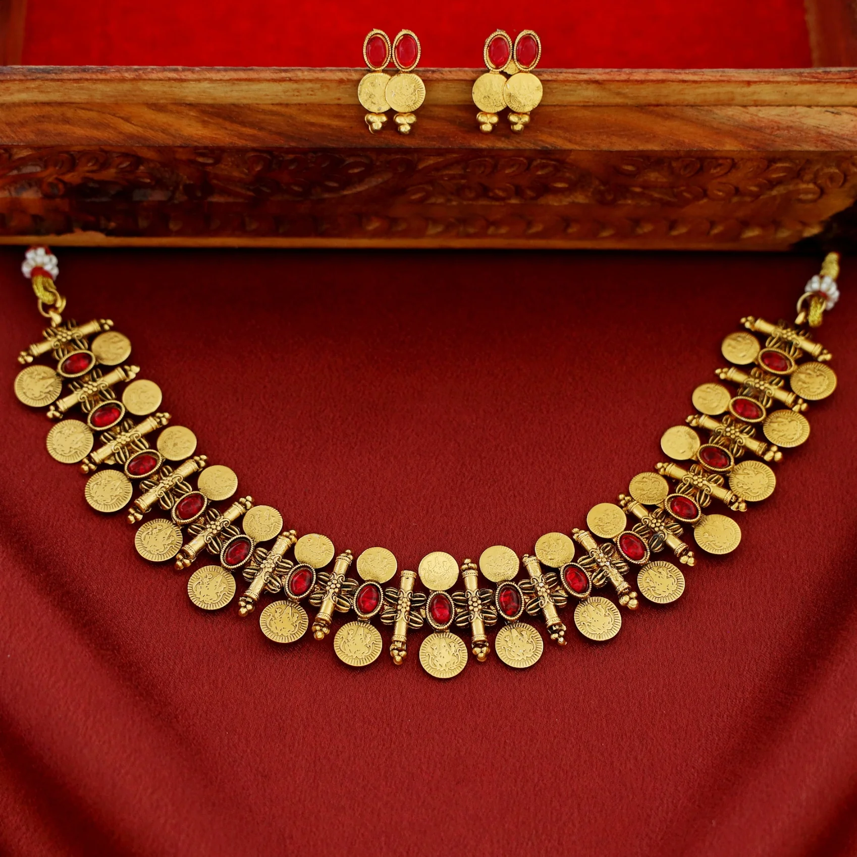 Pranita Dual Kashi Oval Stick Short Neckpiece/Choker With Earring - Image 4